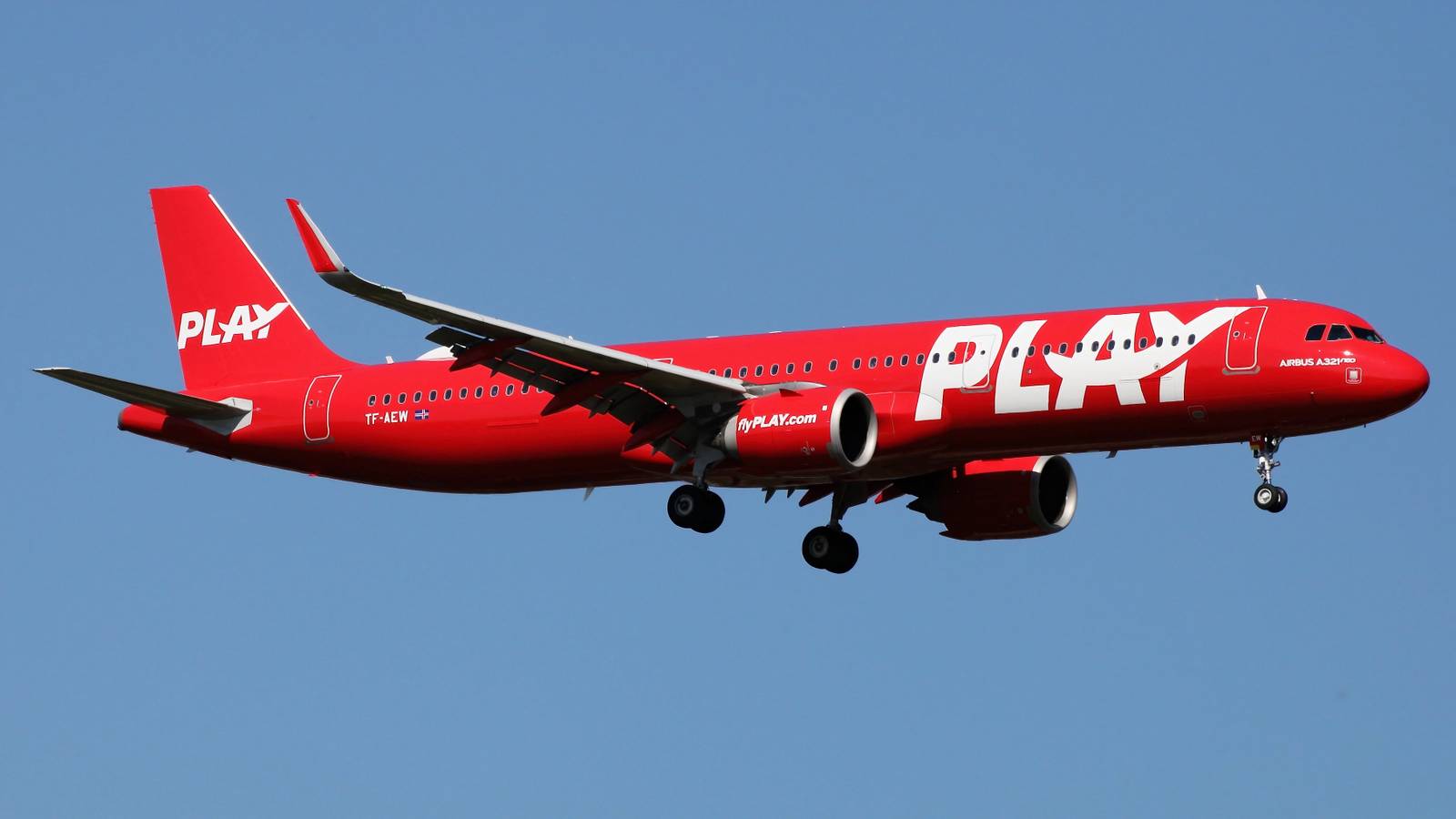 PLAY Cuts 40% Of North American Routes Amid New Strategy