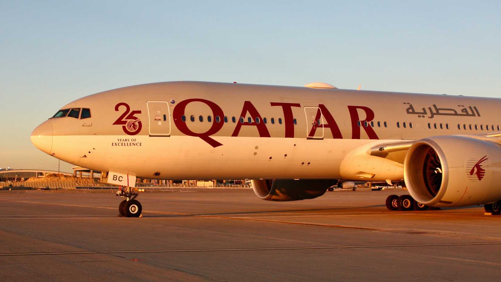 Qatar Airways 777-200LR on the ground