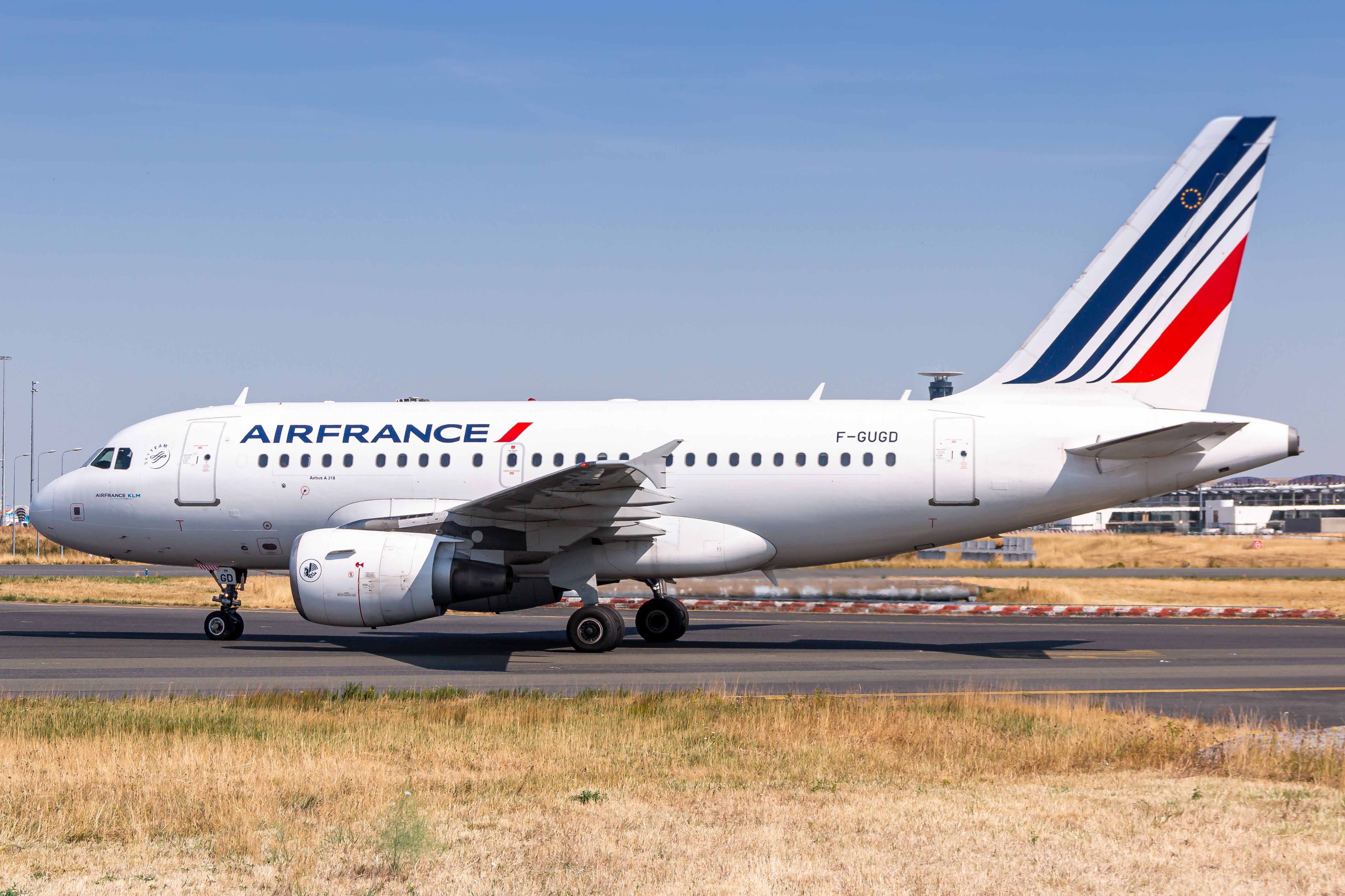 Air France Airbus A318 Returns To Paris After Cabin Depressurization