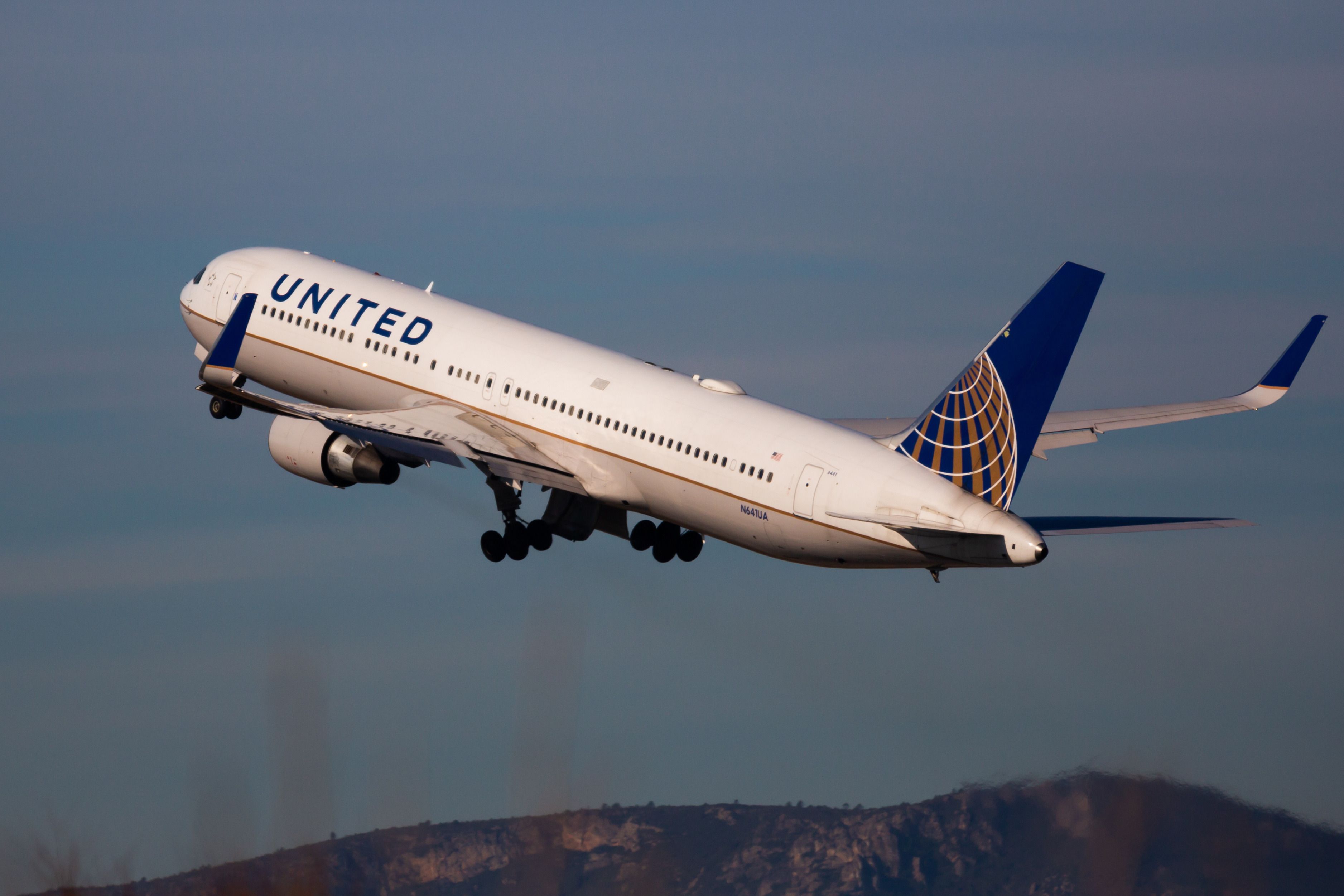 NTSB Faults United Airlines Pilot For Hard Boeing 767-300ER Landing That Cracked Fuselage