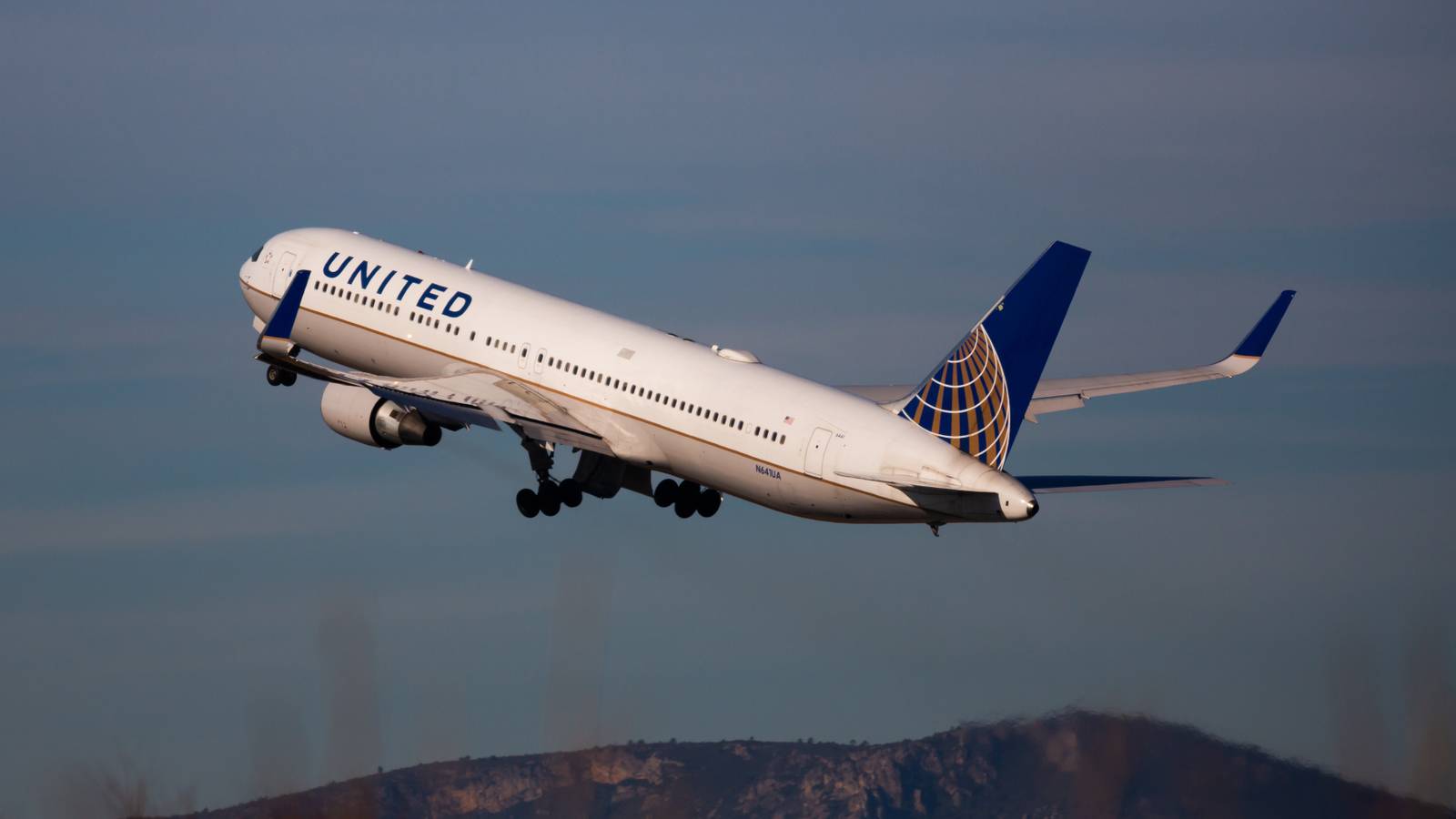 NTSB Faults United Airlines Pilot For Hard Boeing 767-300ER Landing That Cracked Fuselage