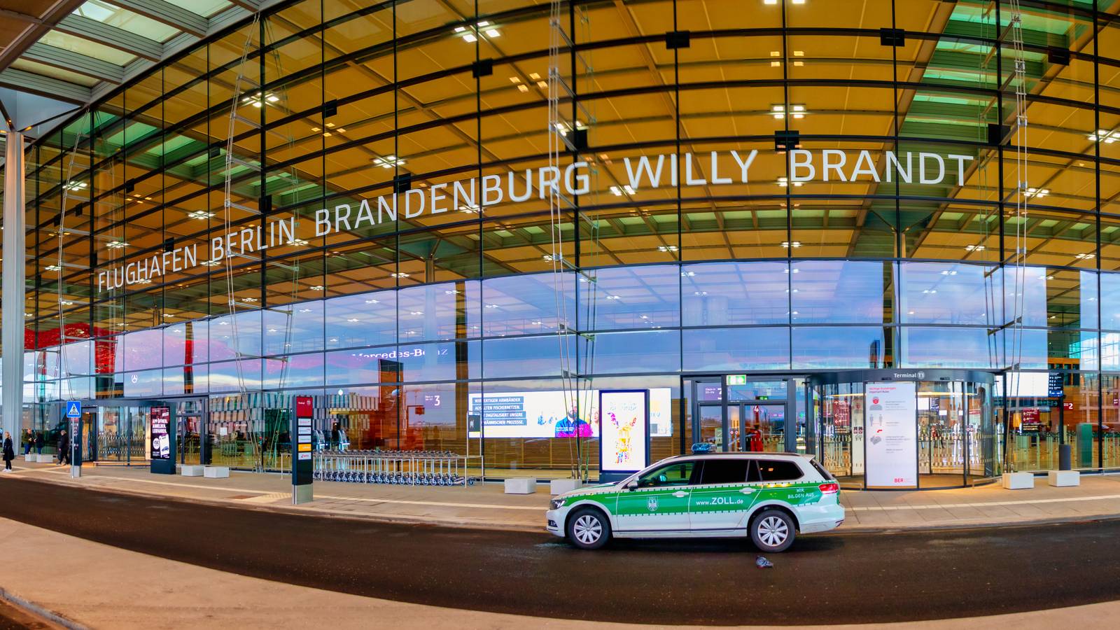 Abandoned: Volkswagen Golf Owes Berlin Airport $200,000+ In Parking Fees