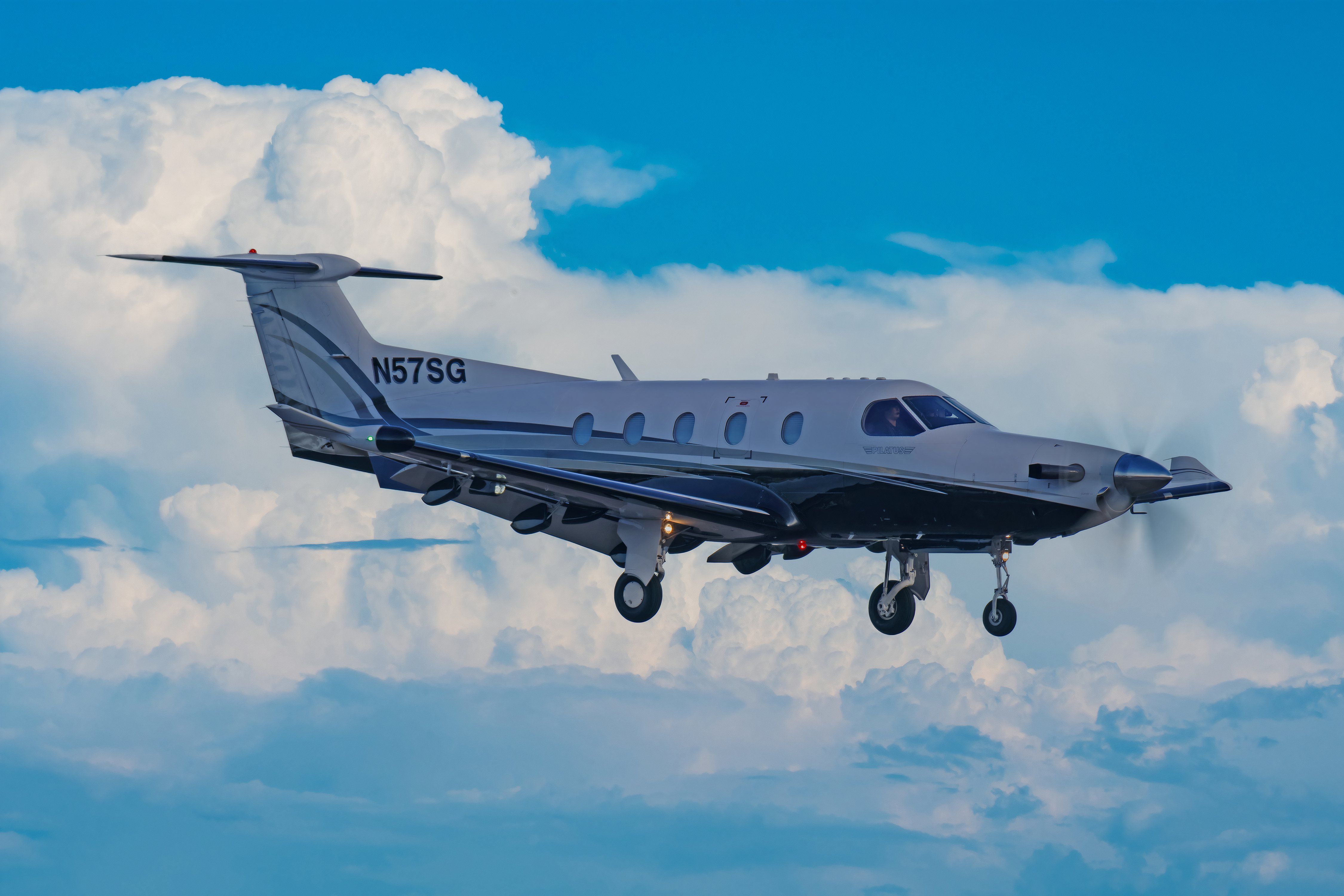 Pilatus PC-12 Makes Emergency Landing At Grand Rapids Airport