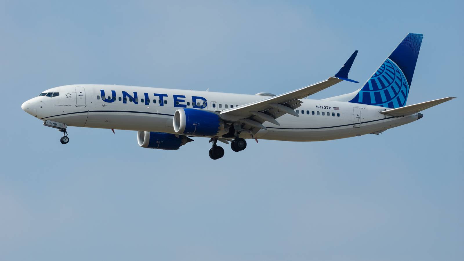 “The Forgotten Flight”: United Airlines Passengers Trapped In 4-Hour Tarmac Sit With No Communication