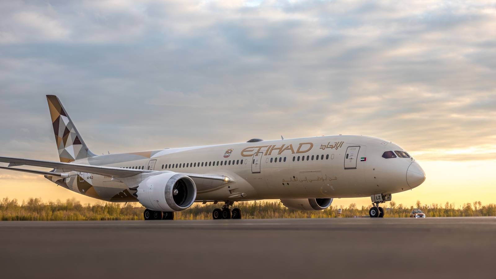 Etihad Airways Boeing 787-9 Dreamliner Rejects Takeoff After 2 Tires Burst