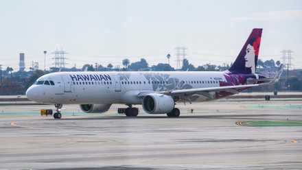 Hawaiian Airlines Airbus A321neo N220HA at Los Angeles International Airport.