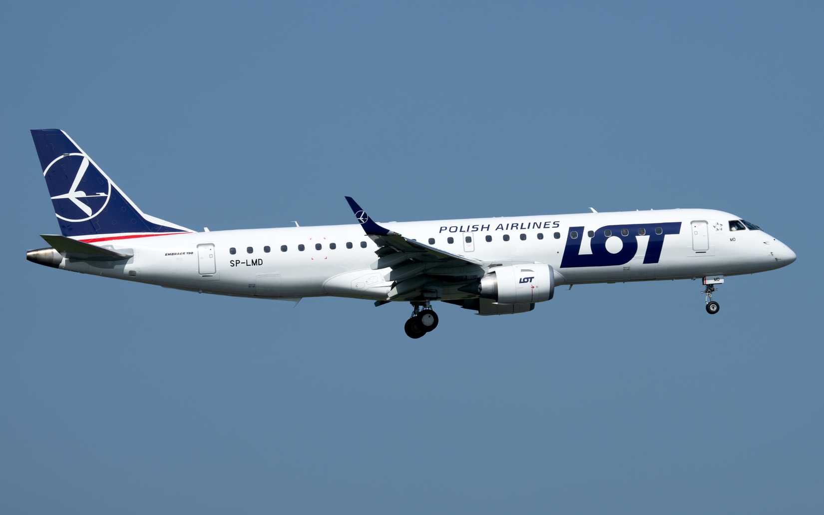 LOT Embraer E190 Inflight