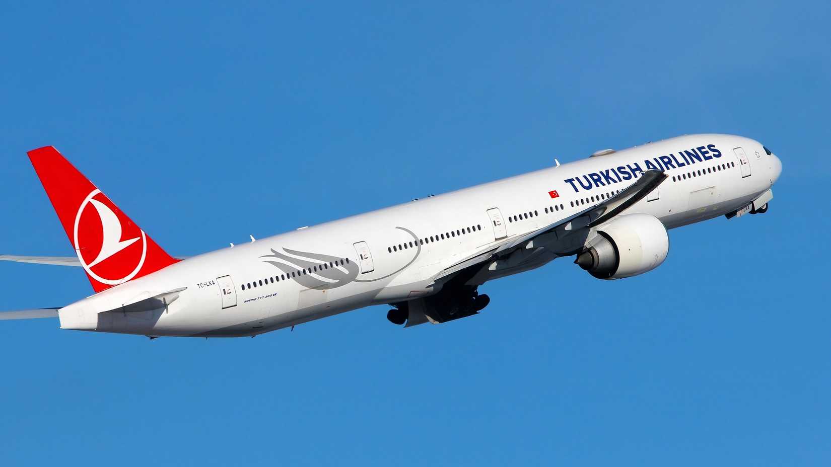 Turkish Airlines Boeing 777-300ER on initial climb