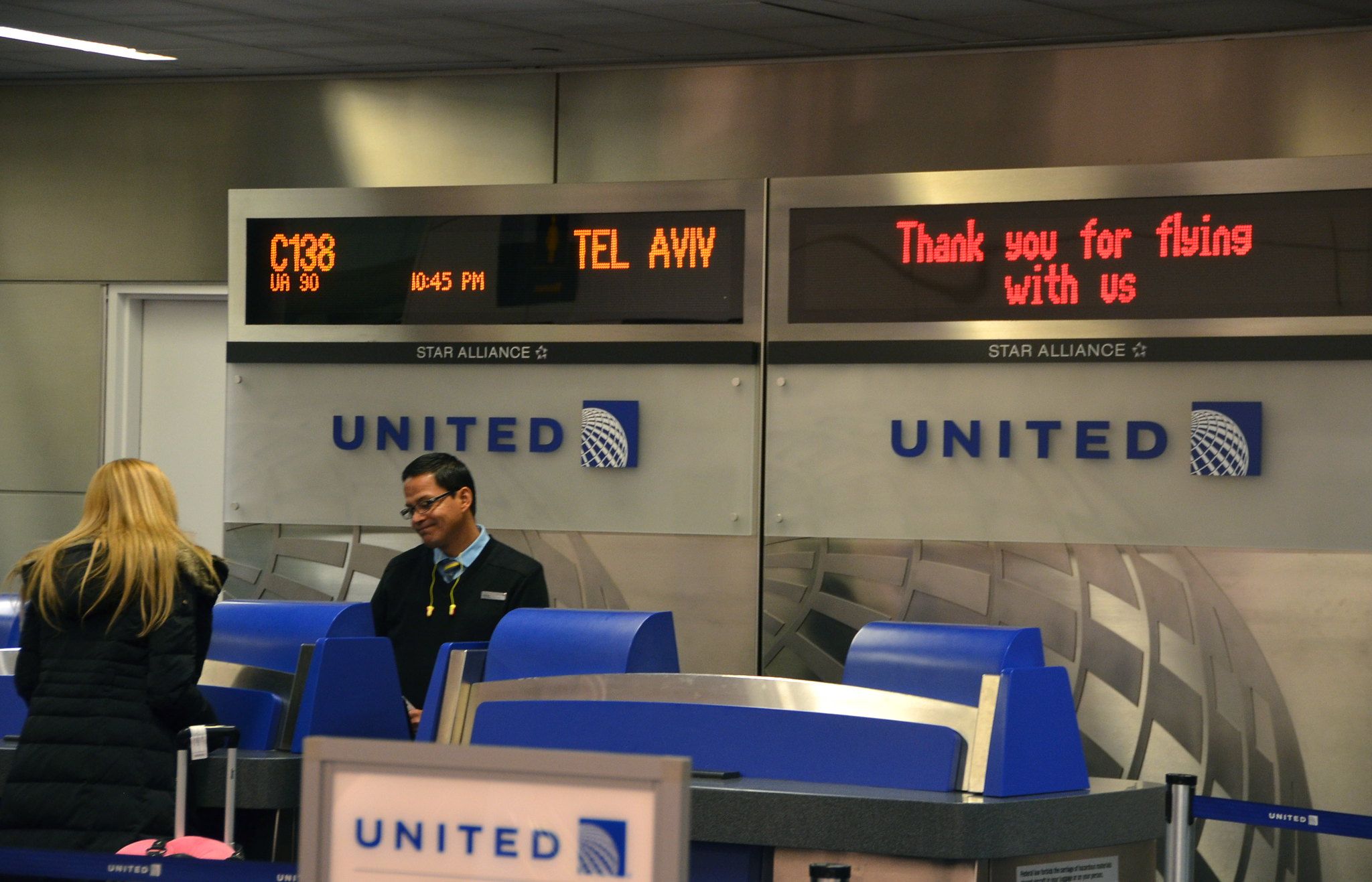 How Do Airlines Decide Who To Bump From A Flight?