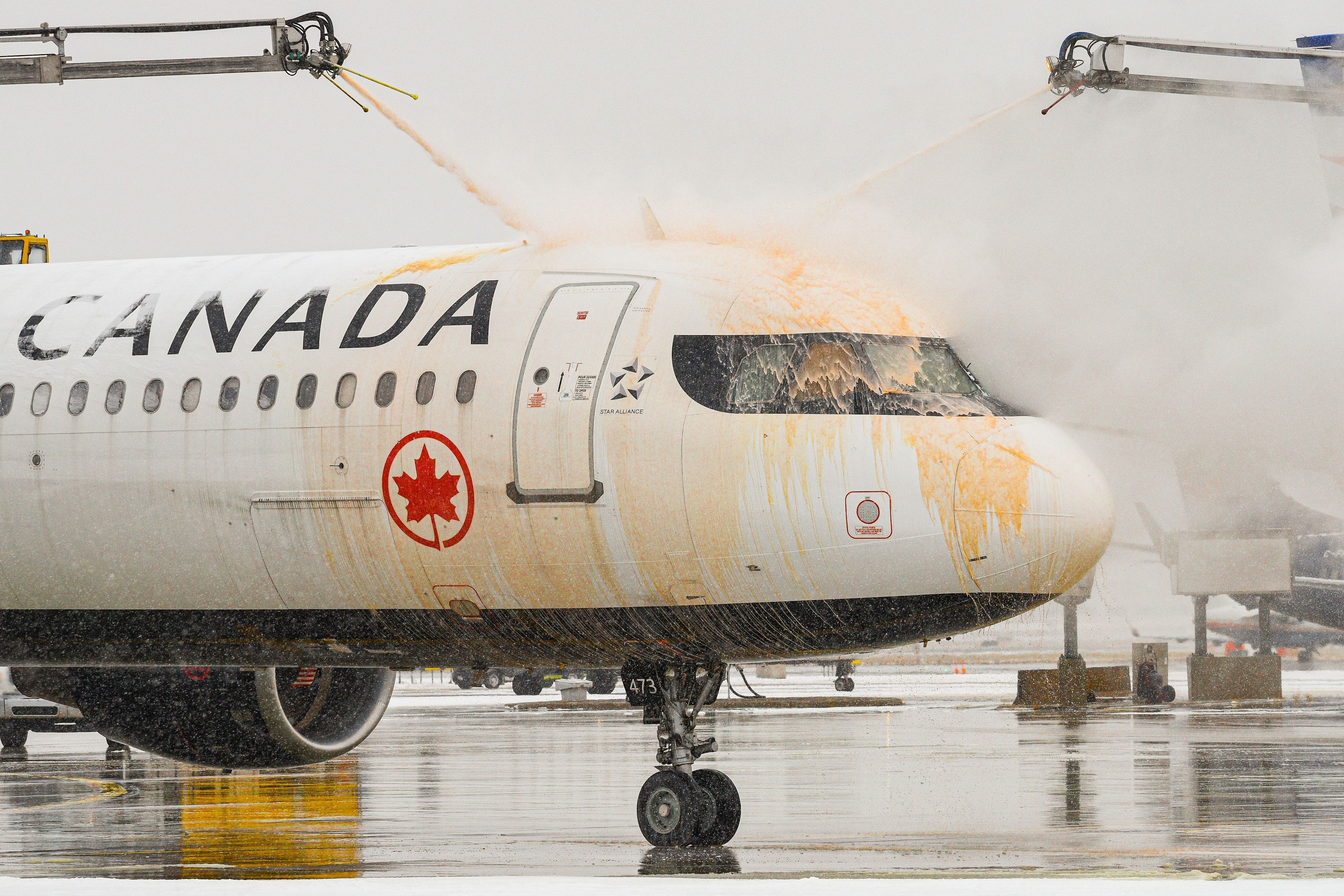 Air Canada Cancels 1290 Flights In 6 Days Due To Severe Weather & Crash In Toronto