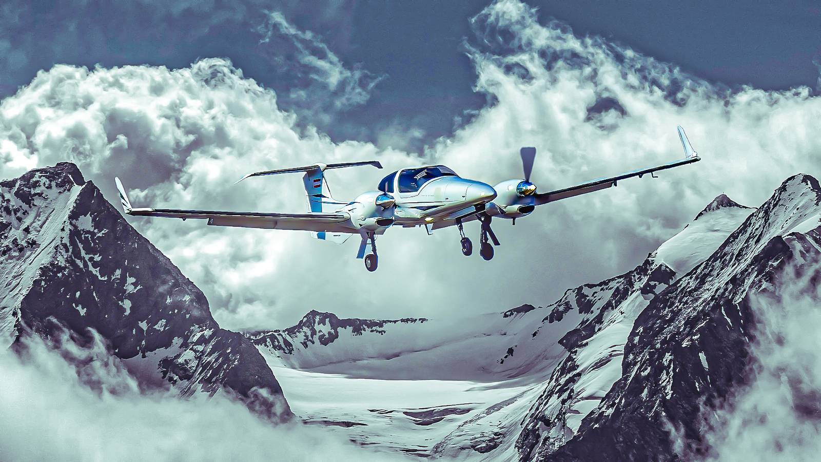 Twin-Engine Diamond: The Diamond DA42 TwinStar