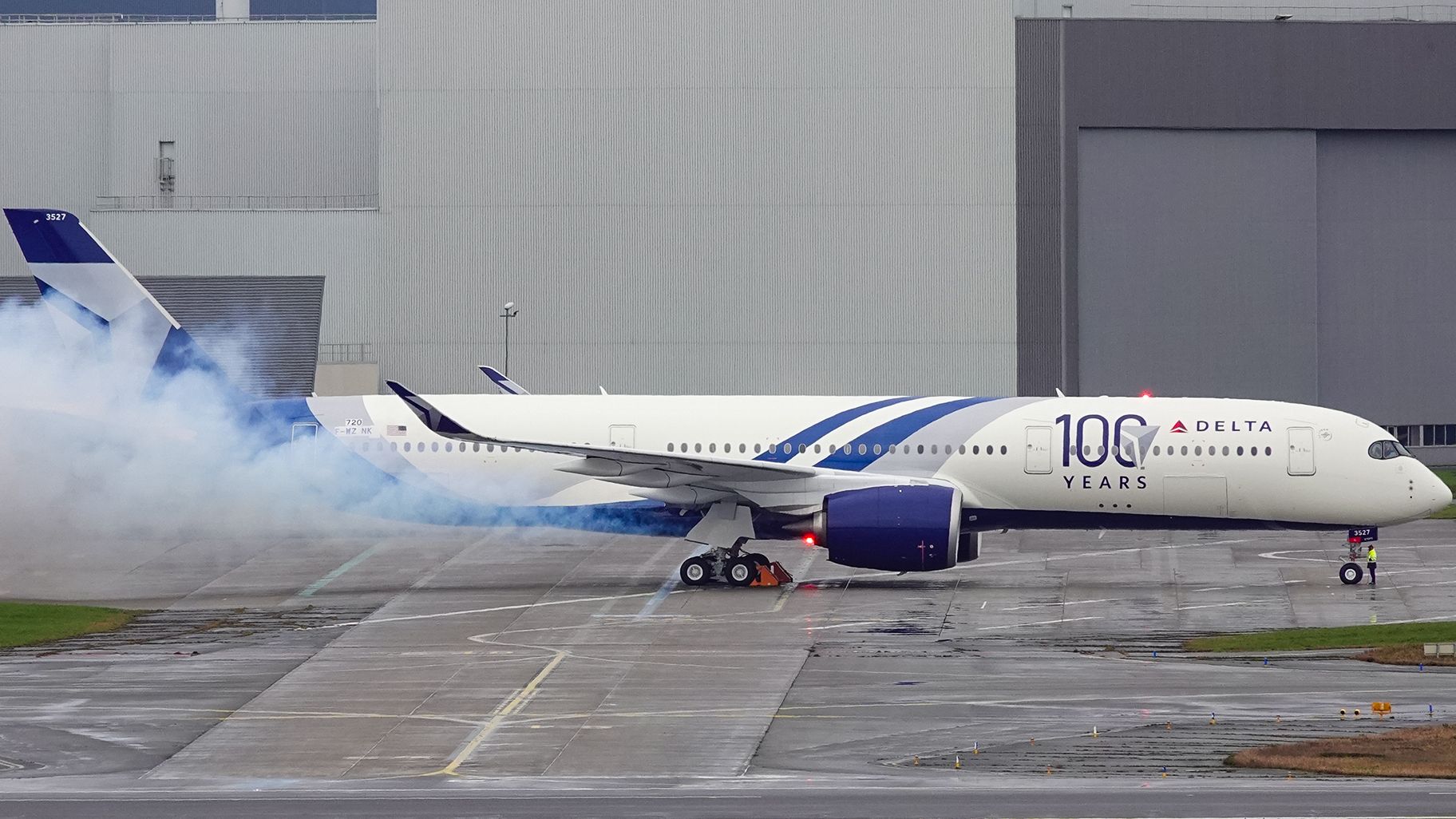デルタ航空 A350-900 100 YEAR Special Livery Spotted: Delta Airbus A350-900 In Special 