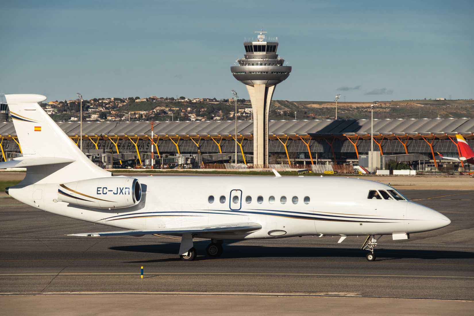 Dassault Falcon 2000 taxiing