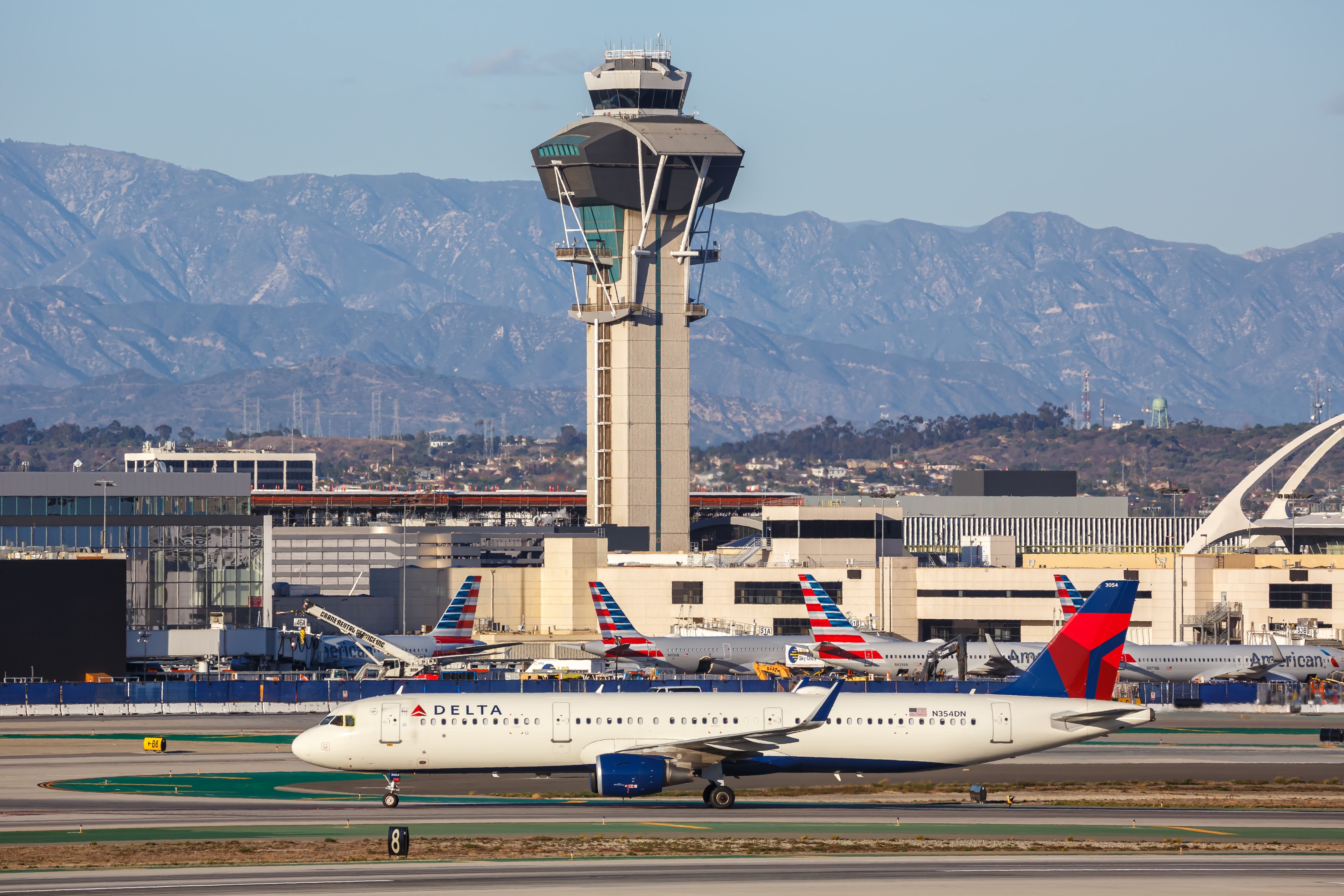 Starlink Vies For Verizon's $2.4 Billion US Air Traffic Control Communications Contract