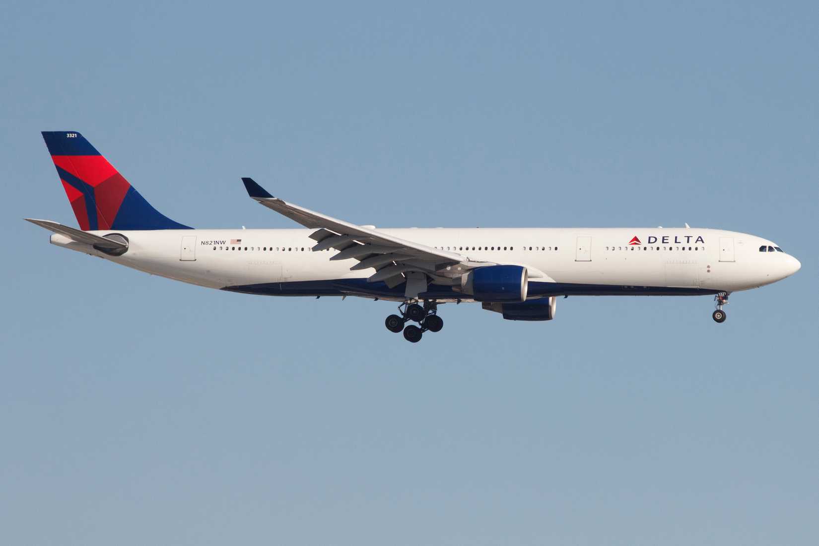 Delta Air Lines Airbus A330-300 landing at GRU 
