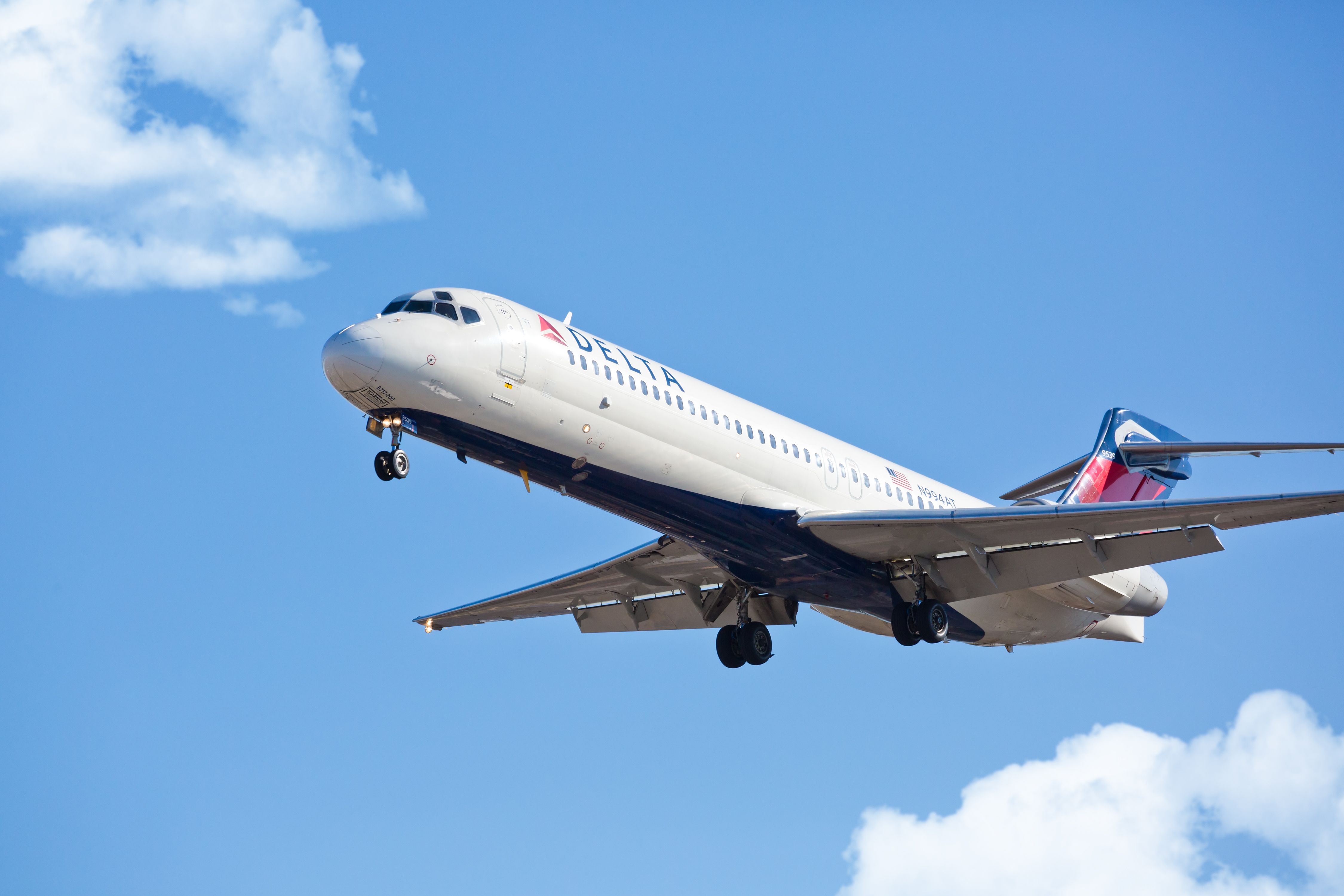 Delta Air Lines Boeing 717 landing in Chicago shutterstock_1014513541