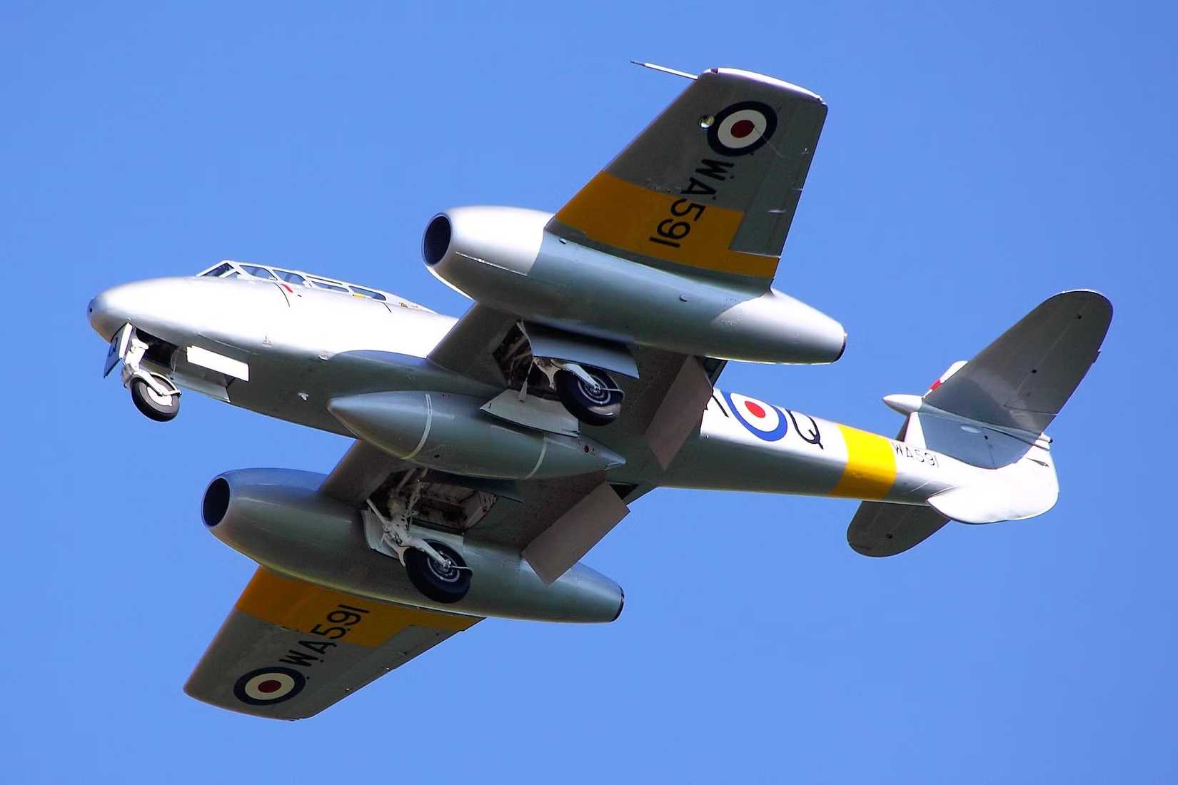 Meteor Jet The Gloster Meteor: The RAF's 1st Fighter Jet