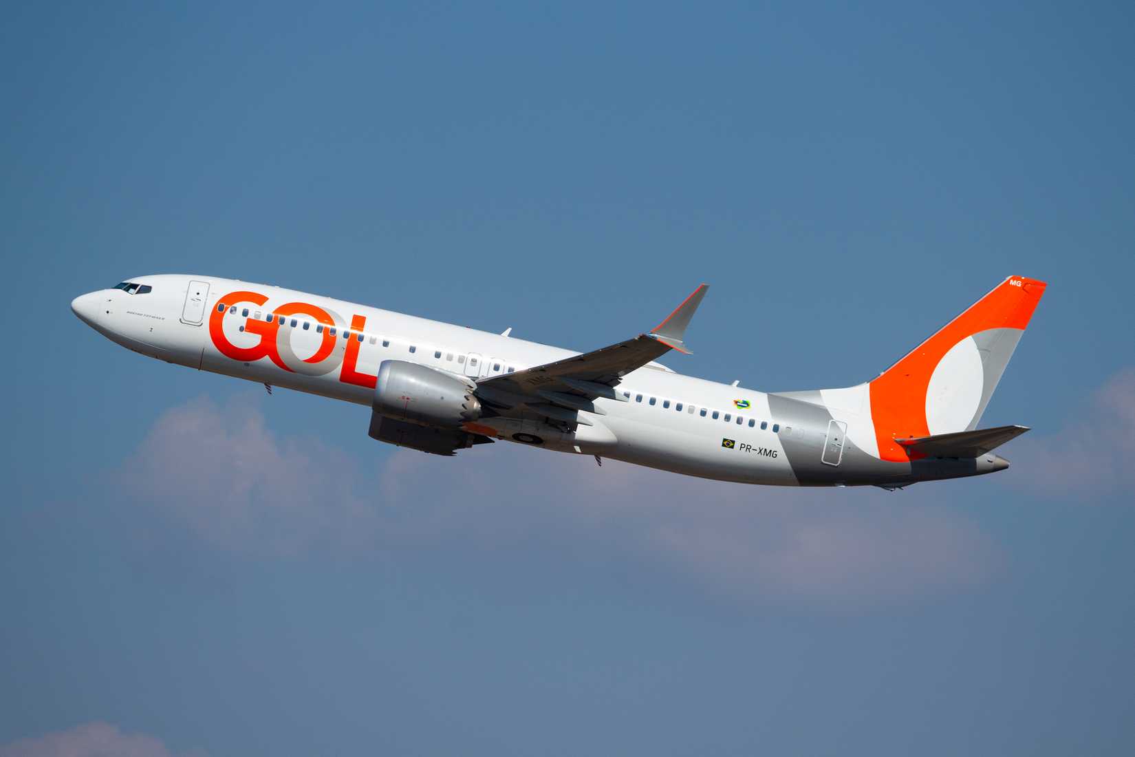 GOL Boeing 737 MAX 8 departing 