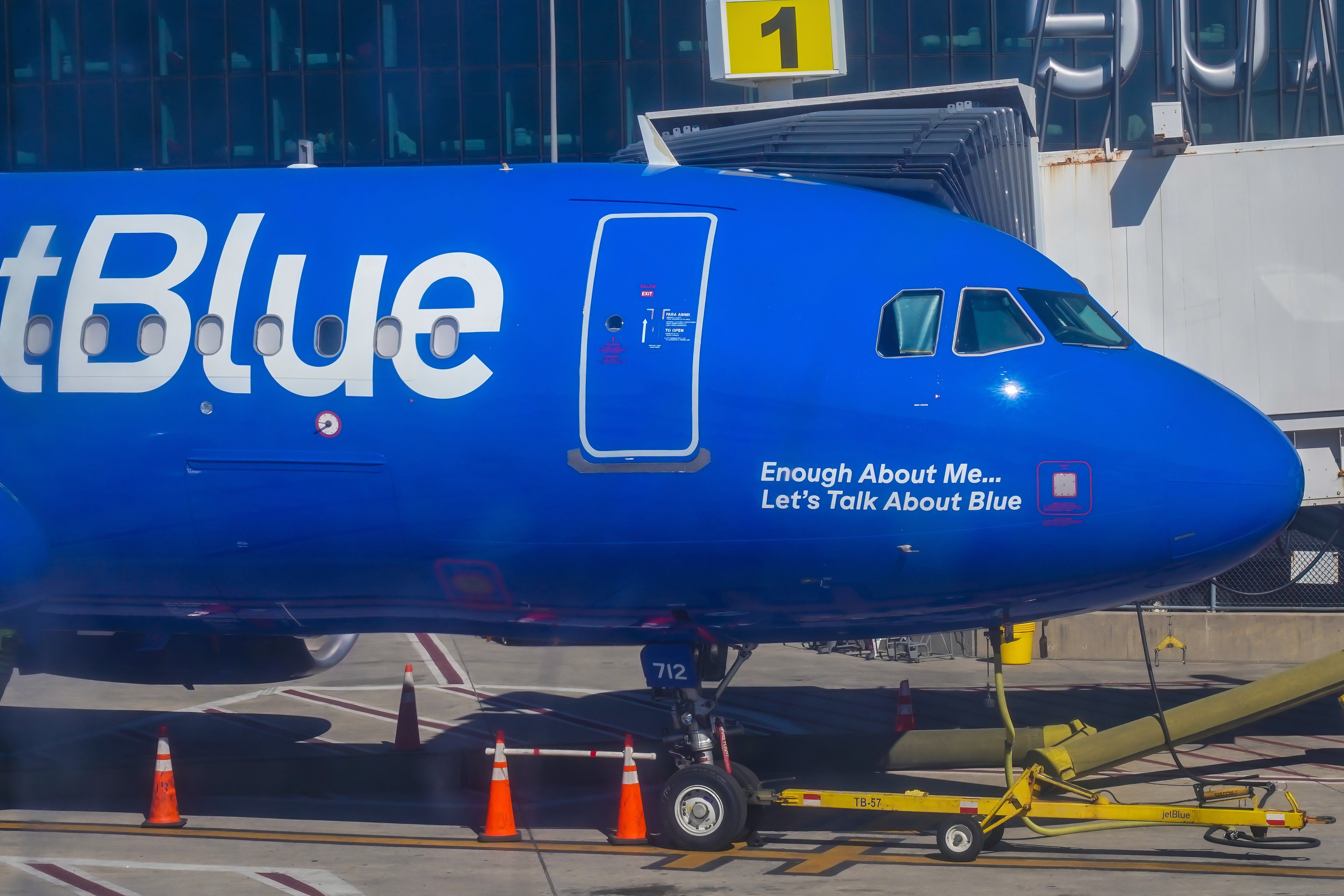 JetBlue Temporarily Suspends Flights On Its 8th Longest Domestic Transcontinental Route