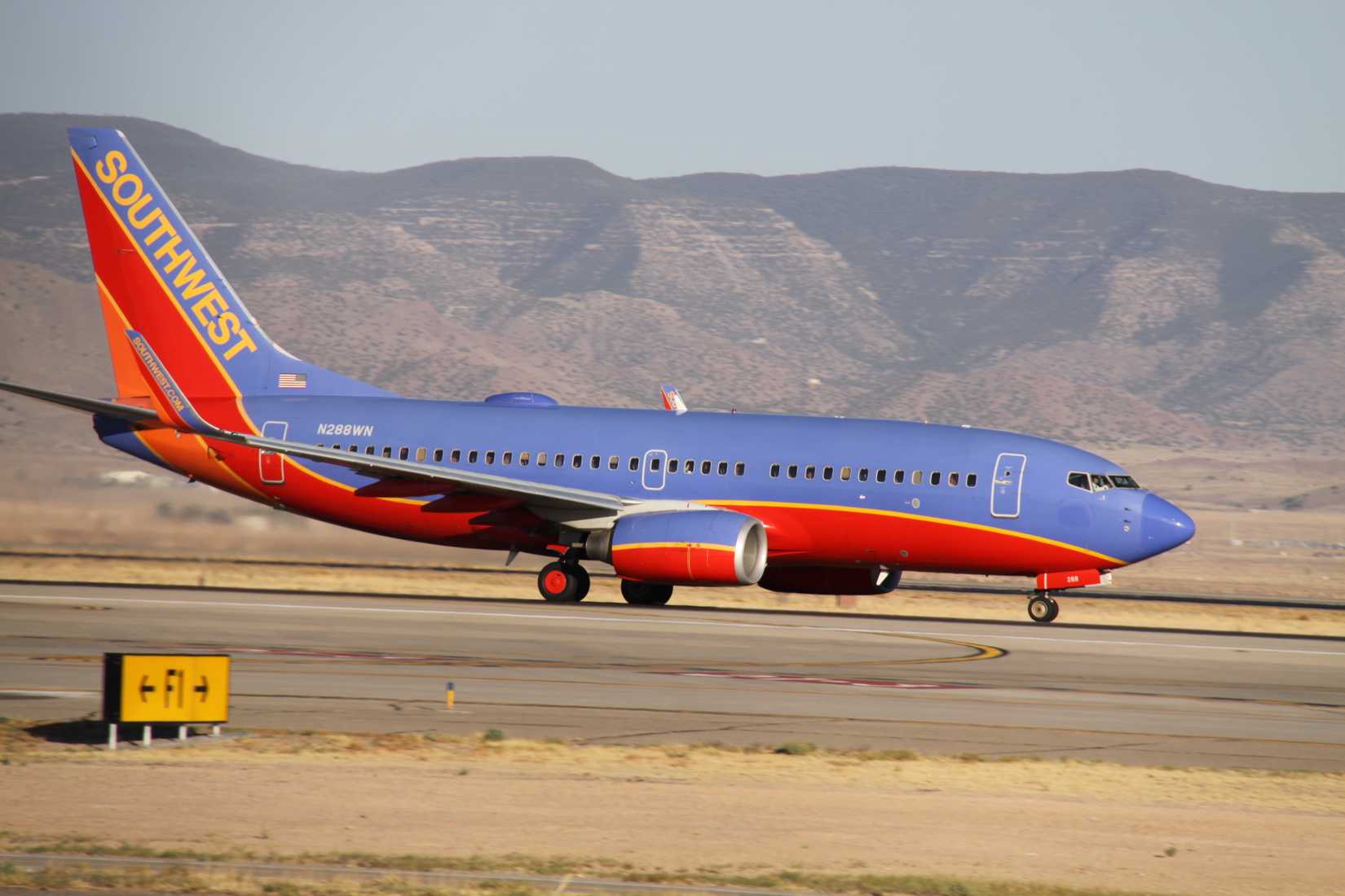 Engine Issues Prompt Southwest Airlines Boeing 737-700 To Return To ...