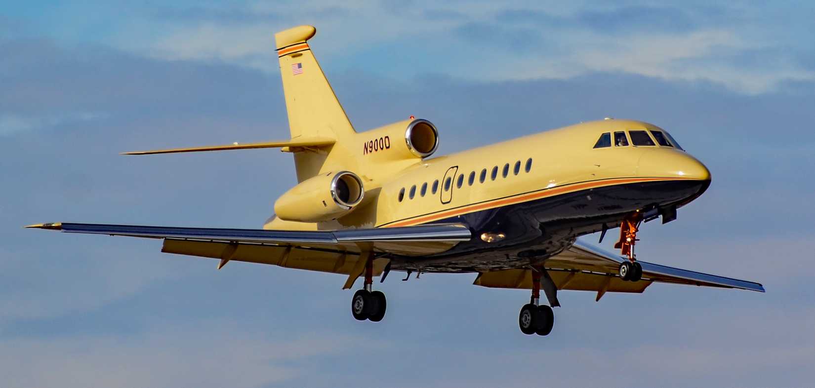 How Does The Bombardier Challenger 600 Compare To The Dassault Falcon ...