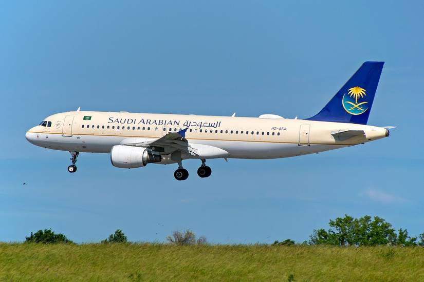 Saudia Airbus A320 landing