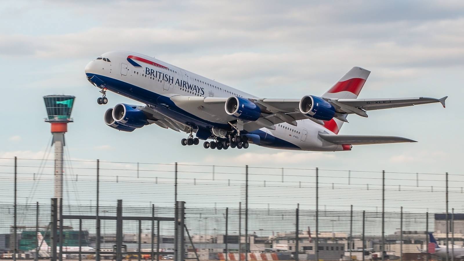 London's Heathrow Airport Reports Record Air Travel Demand In 2024