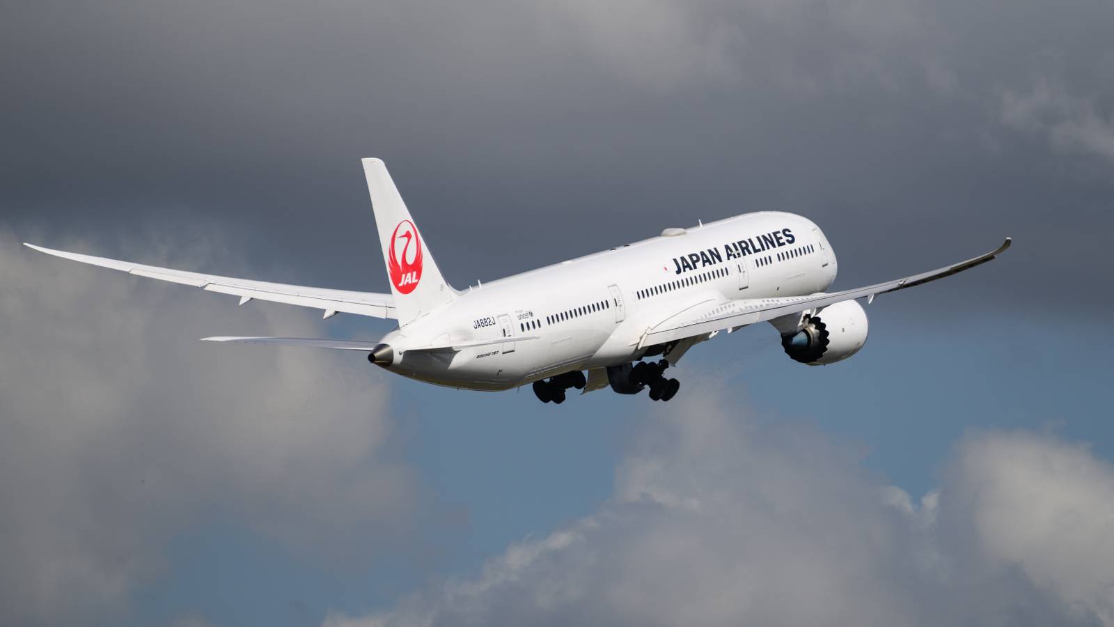 Japan Airlines Boeing 787-9 Dreamliner Collides With Delta Air Lines 737-800 In Seattle