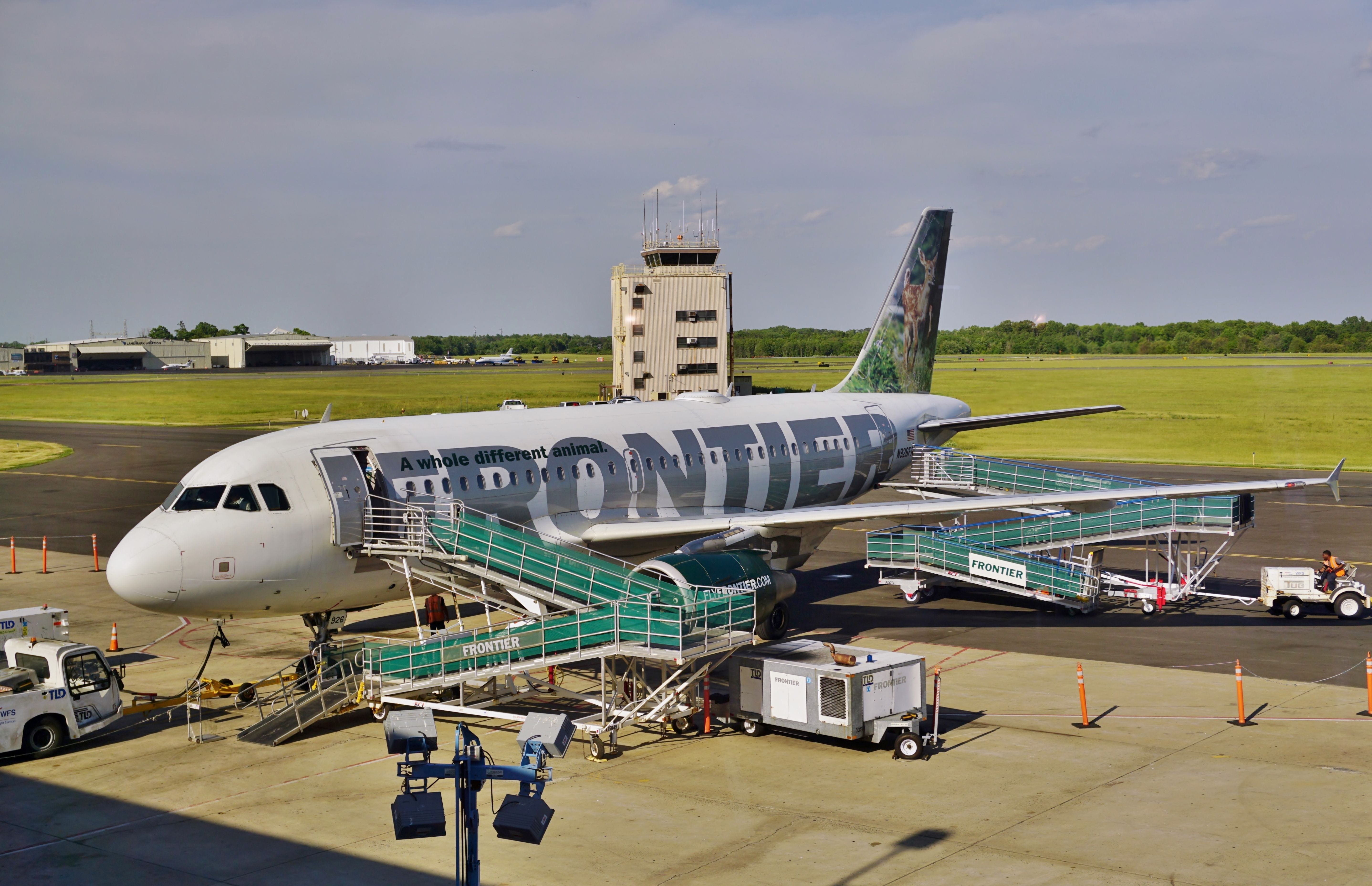 Frontier Airlines Describes Jet Bridges As The "Kiss Of Death" For Efficiency
