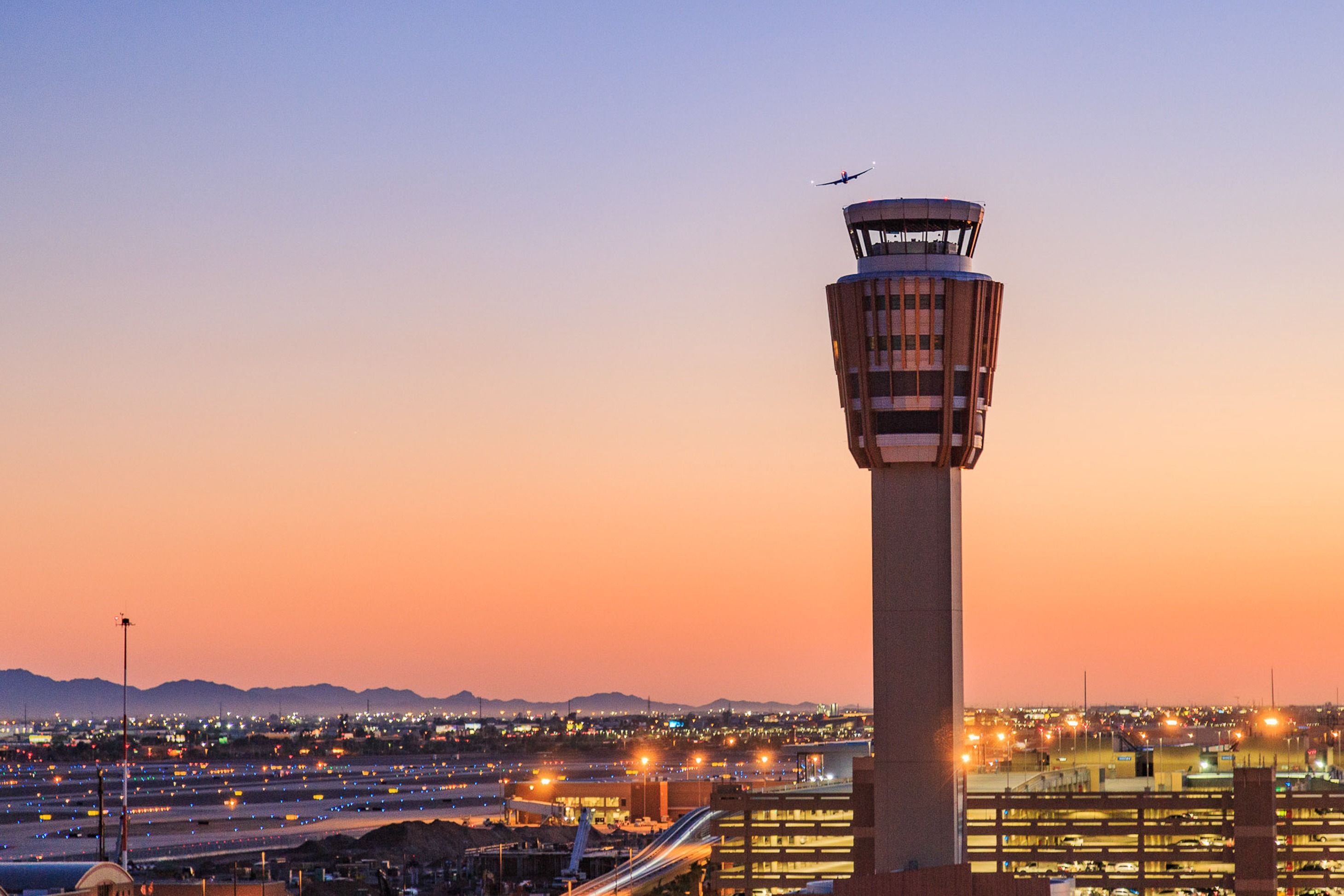 “It’s A Chronic Understaffed Occupation”: New Report Finds 90% Of ATC Facilities Are Short-Handed