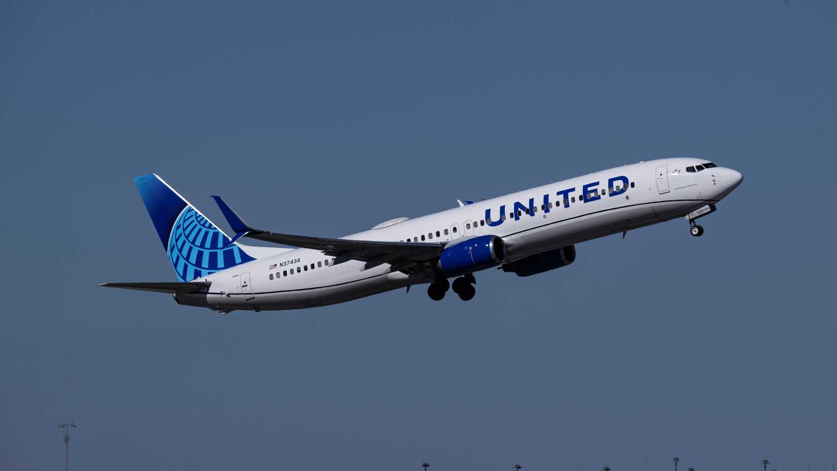 United Airlines Boeing 737-900ER departing PHX shutterstock_2387375027