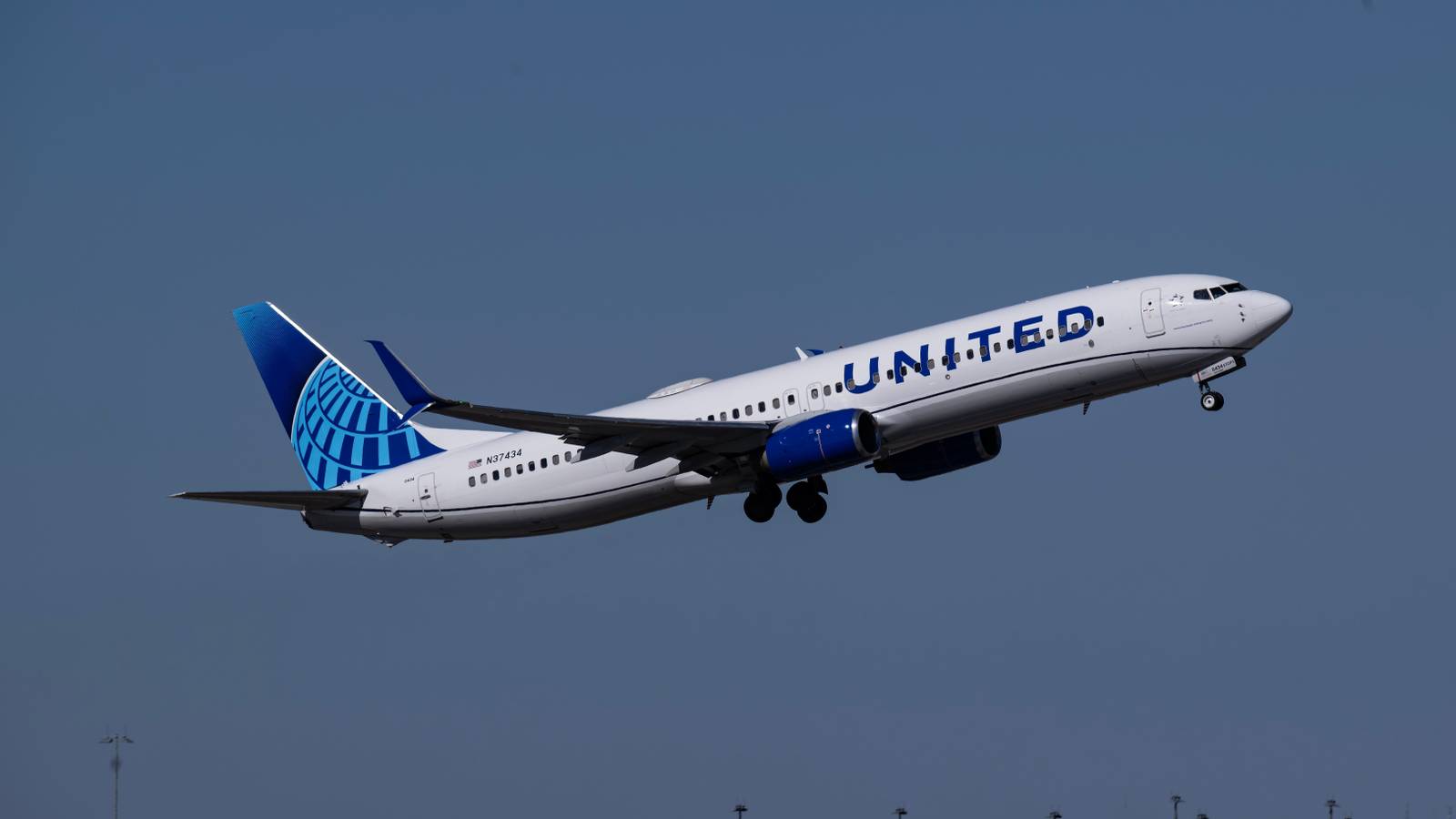 United Airlines Flight Diverts To Denver Due To Unruly Passenger