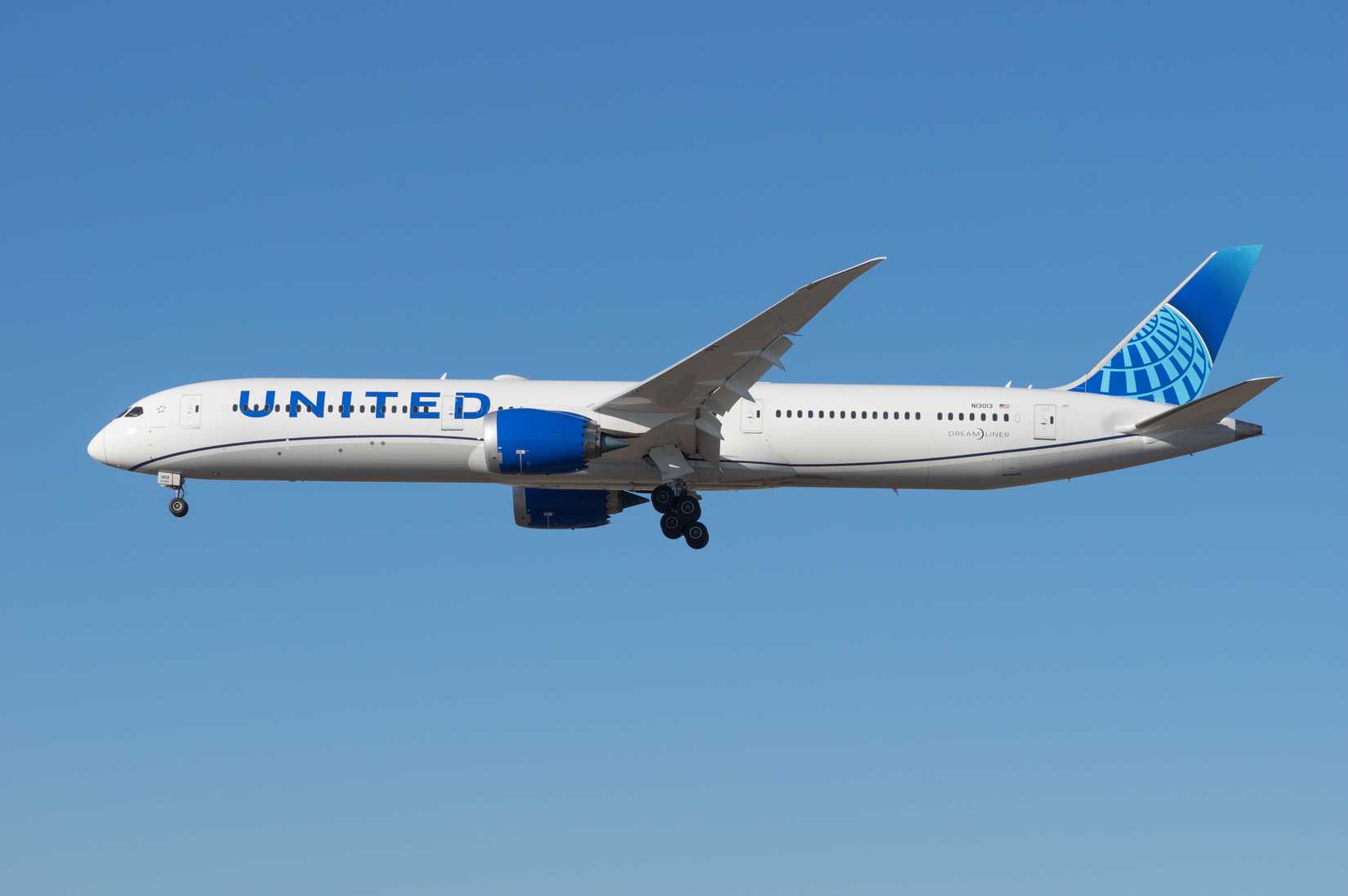 United Airlines Boeing 787-10 landing at LAX shutterstock_1894185601
