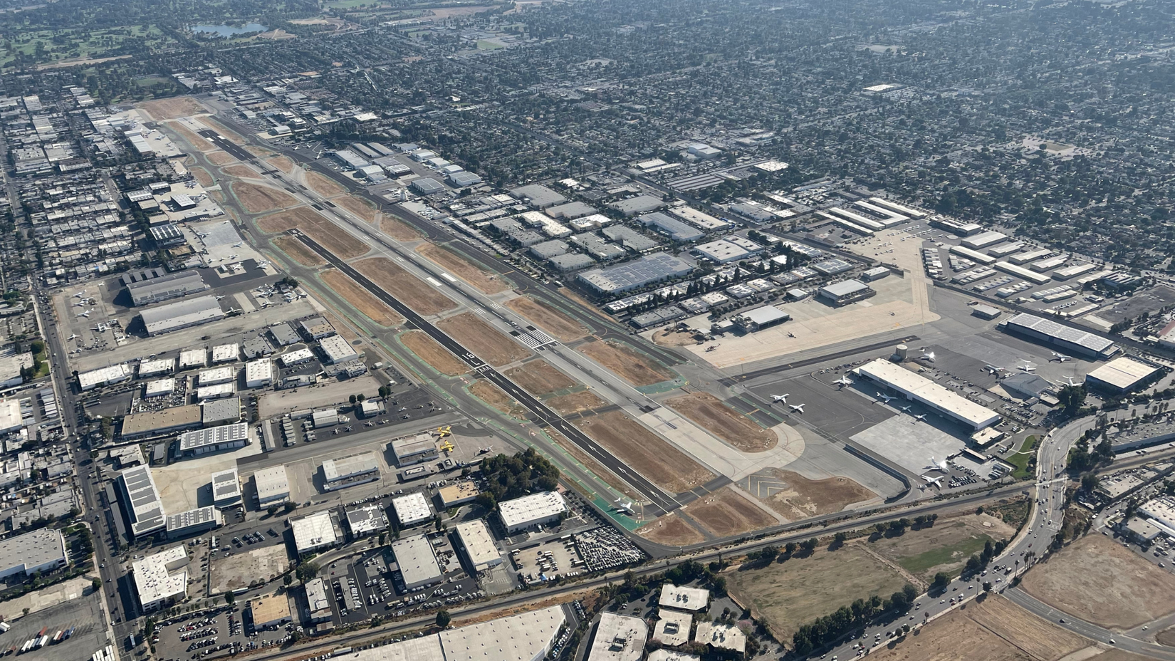 Van Nuys Airport aerial view (FI)