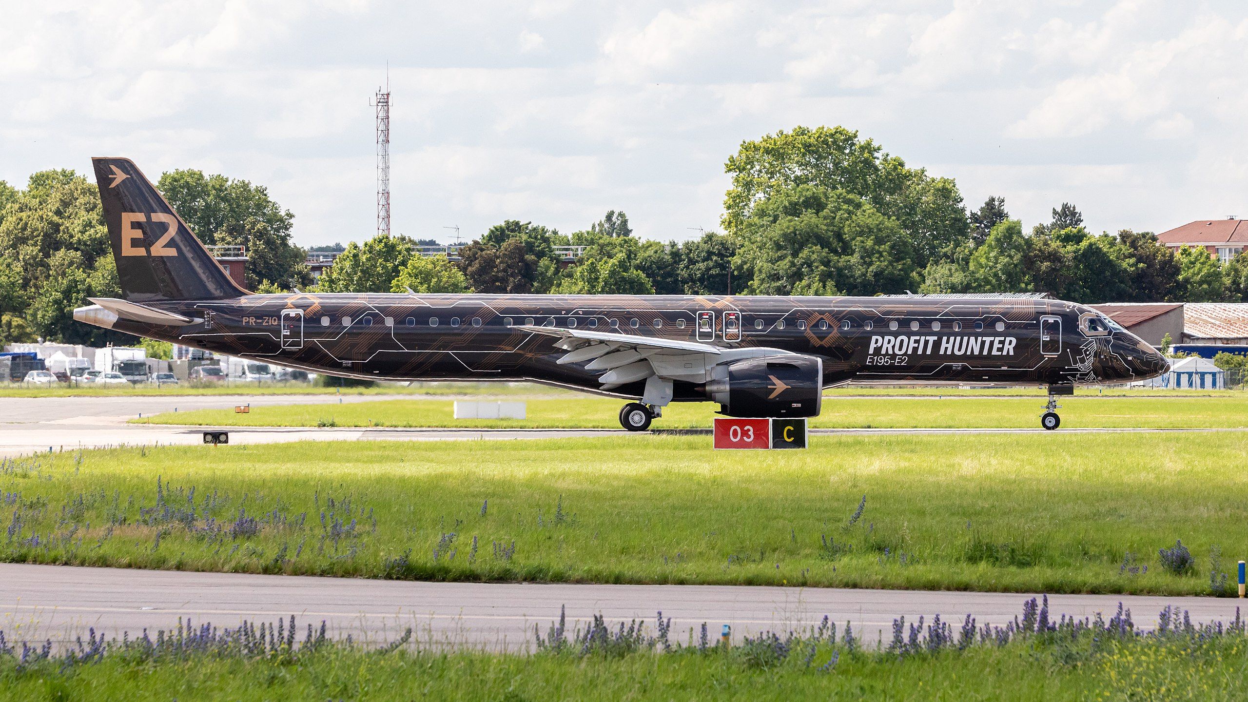 Embraer E195-E2 Prototype