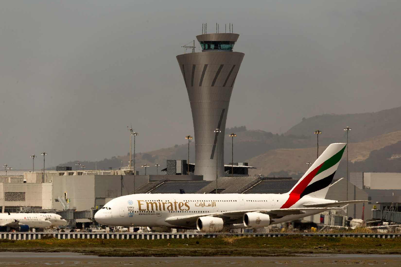 2560px-SFO_-_New_Control_Tower_&_A380