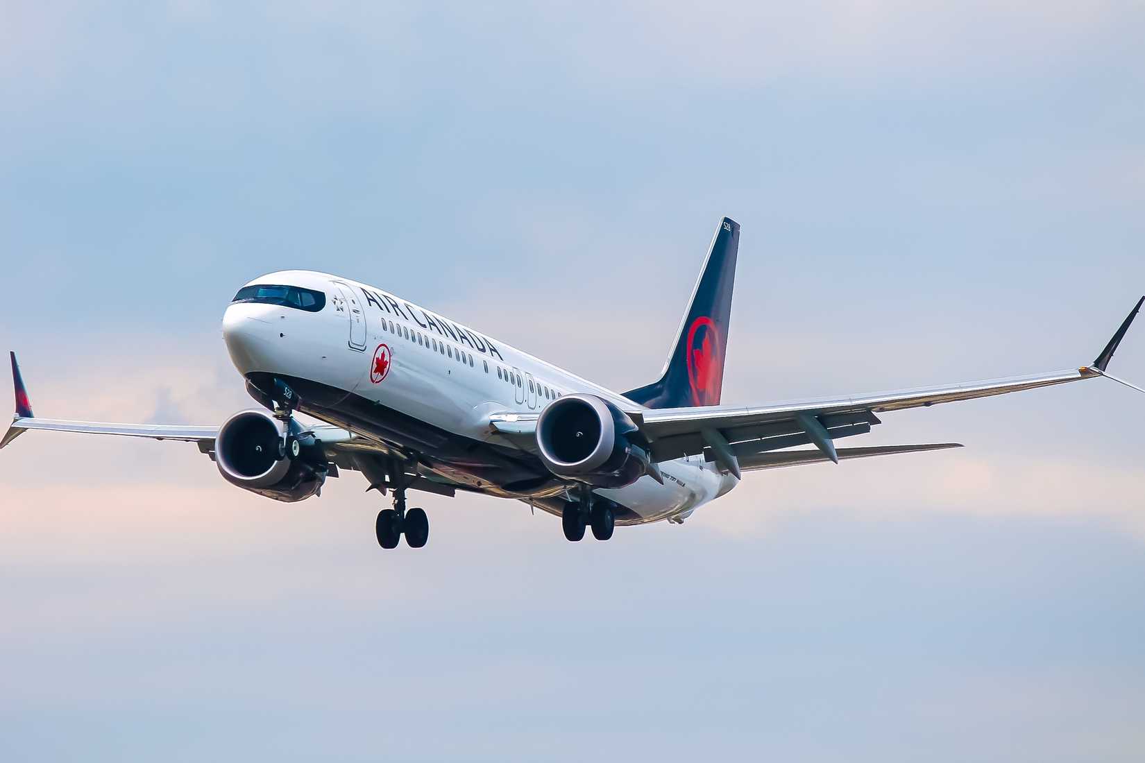 Air Canada Boeing 737 MAX 8 arriving at YYZ