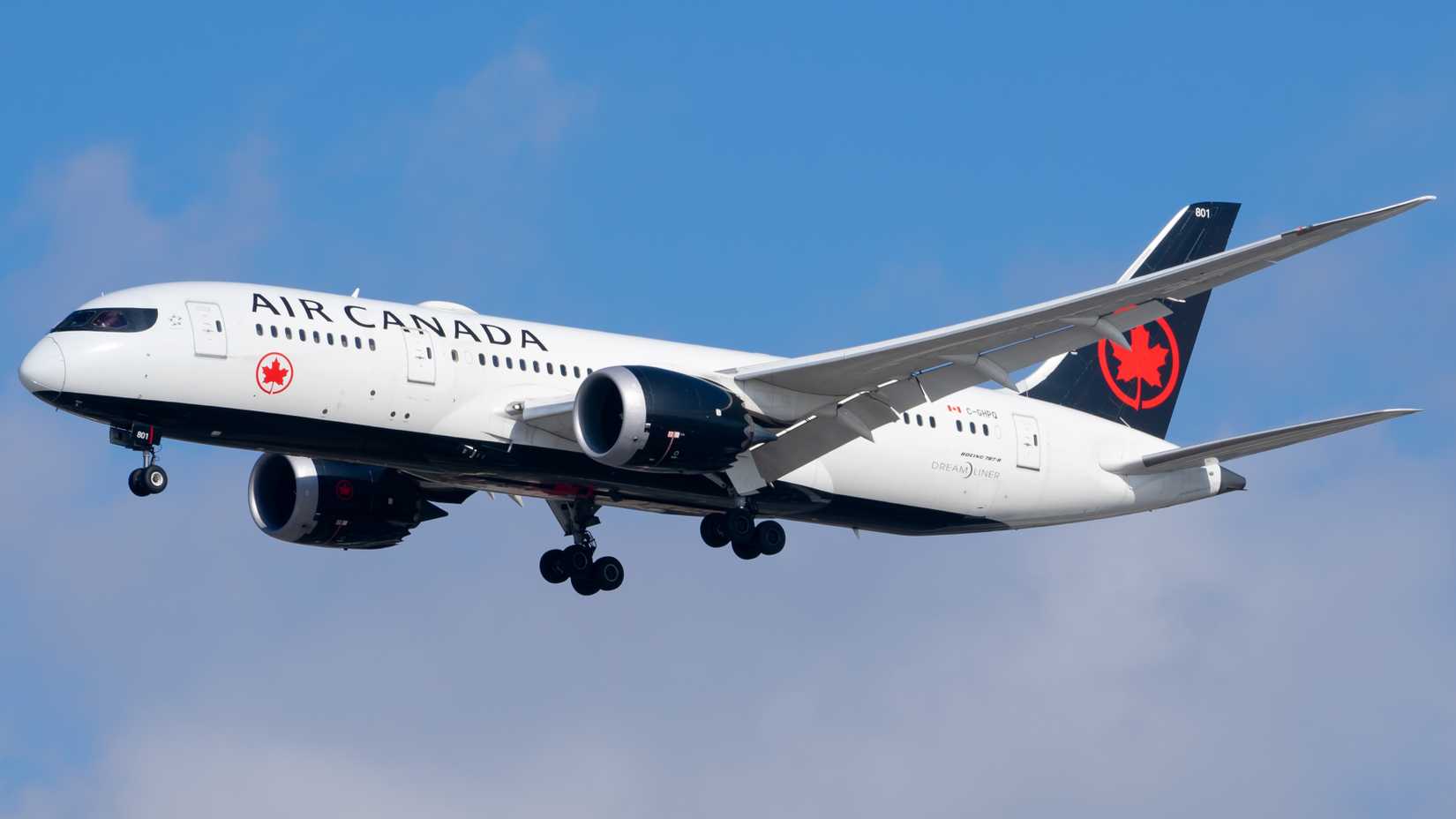Air Canada Boeing 787-8 landing at LAX