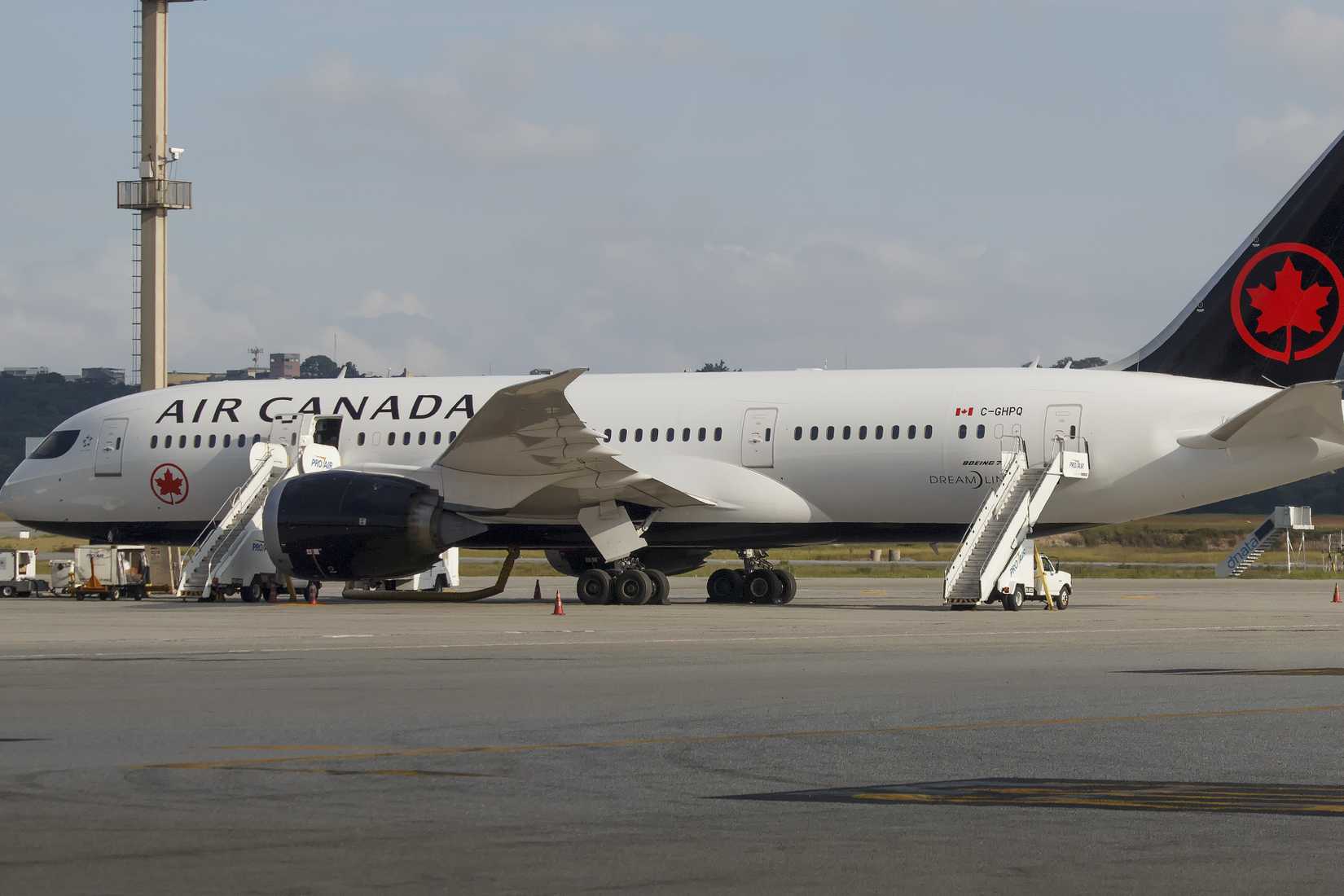 Air Canada Boeing 787-8 on the ground 