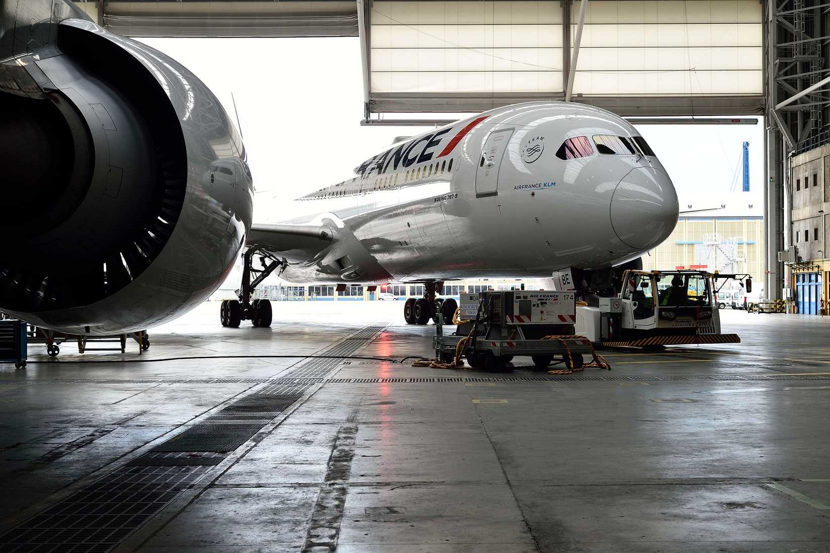 Air France 787 Dreamliner in hangar