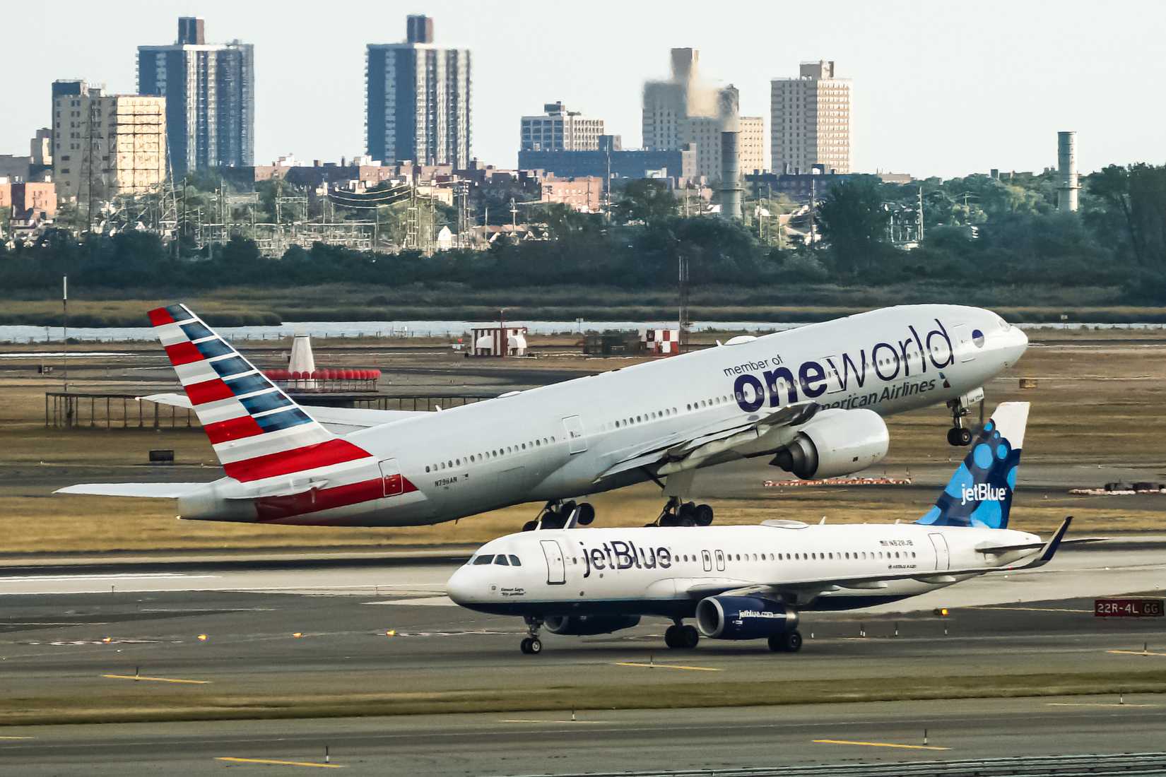 American Airlines and JetBlue aircraft at JFK