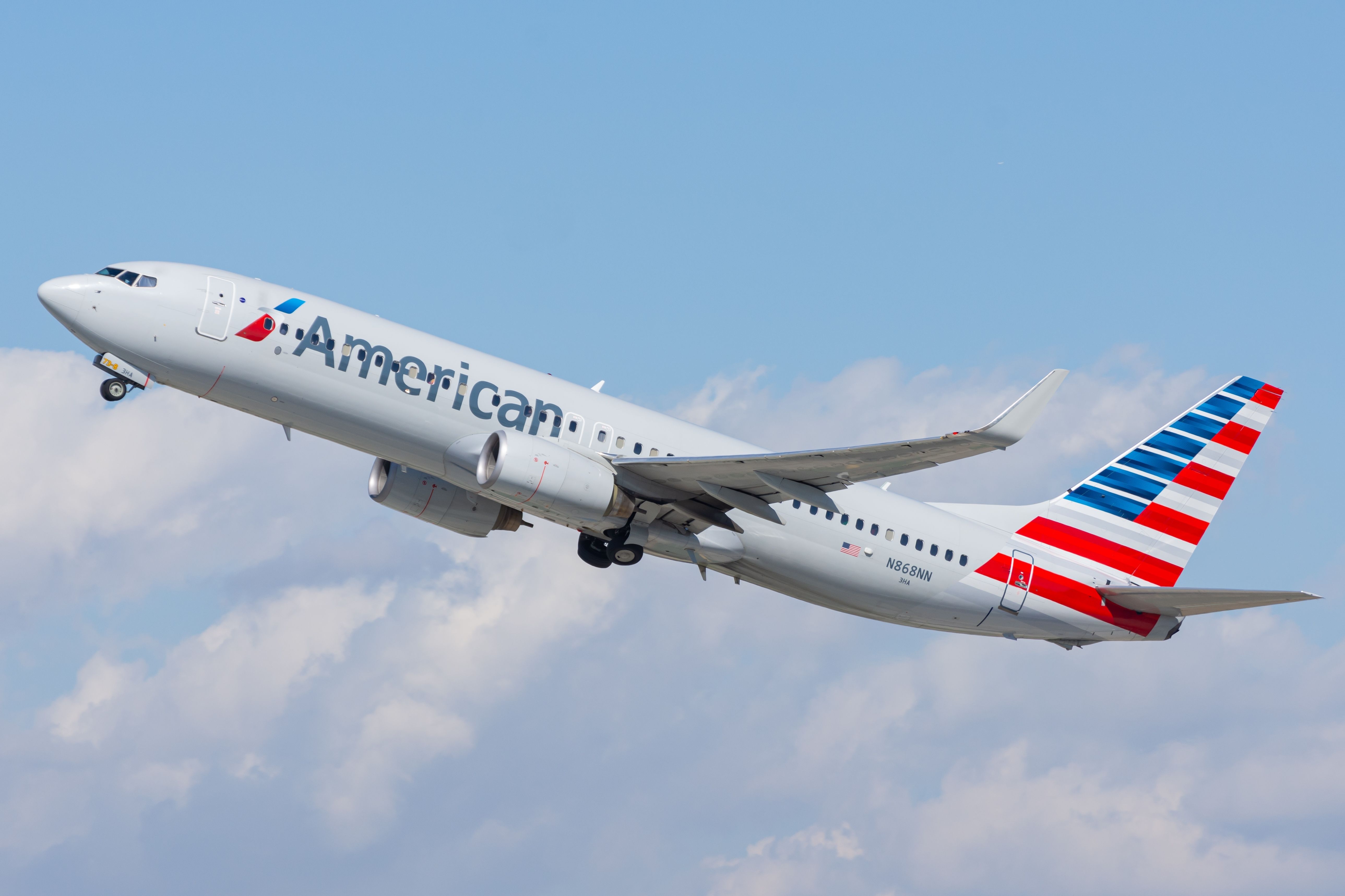 Hydraulic Issues Force American Airlines Boeing 737-800 Diversion