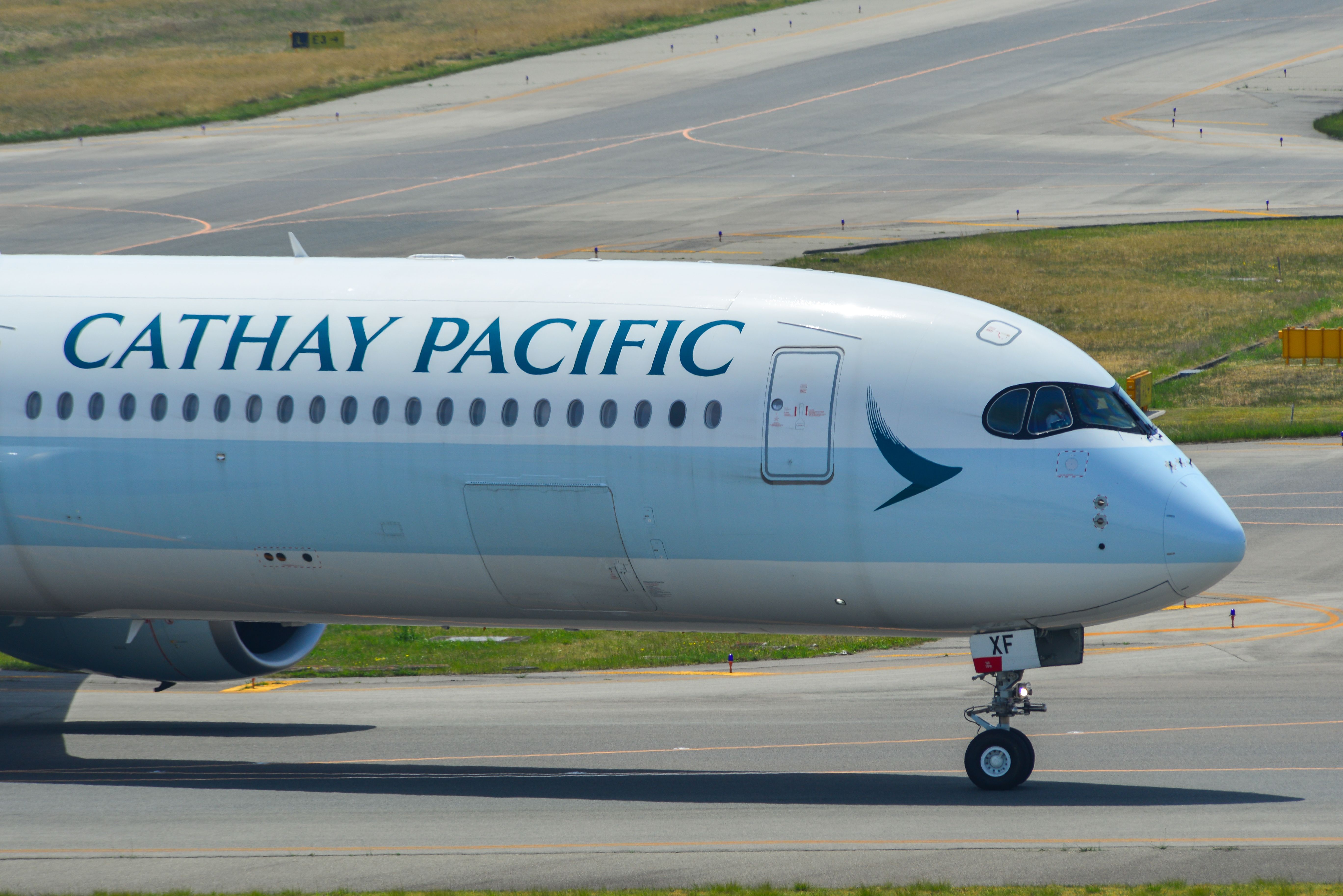 cathay-pacific-airbus-a350-