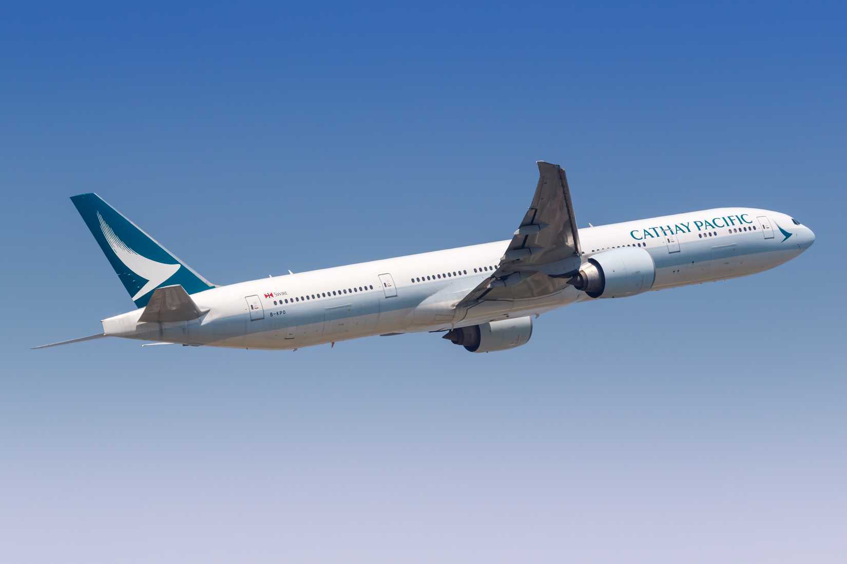 Boeing 777-300ER авіакомпанії Cathay Pacific вилітає з міжнародного аеропорту Гонконгу (HKG)