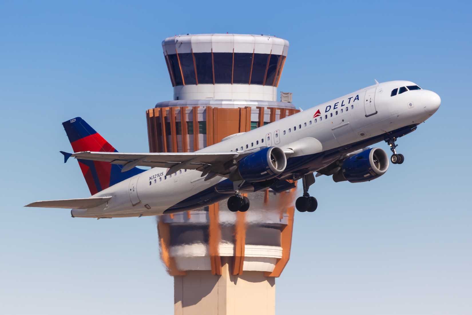 Delta Air Lines Airbus A320 departing PHX shutterstock_1443025556