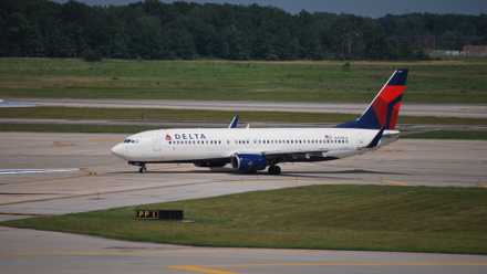 Delta Air Lines Boeing 737-800 taxiing
