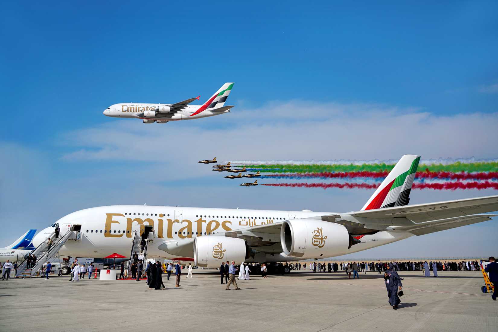 Flying the flag for UAE aviation, the stunning opening flypast at Dubai Airshow 2023