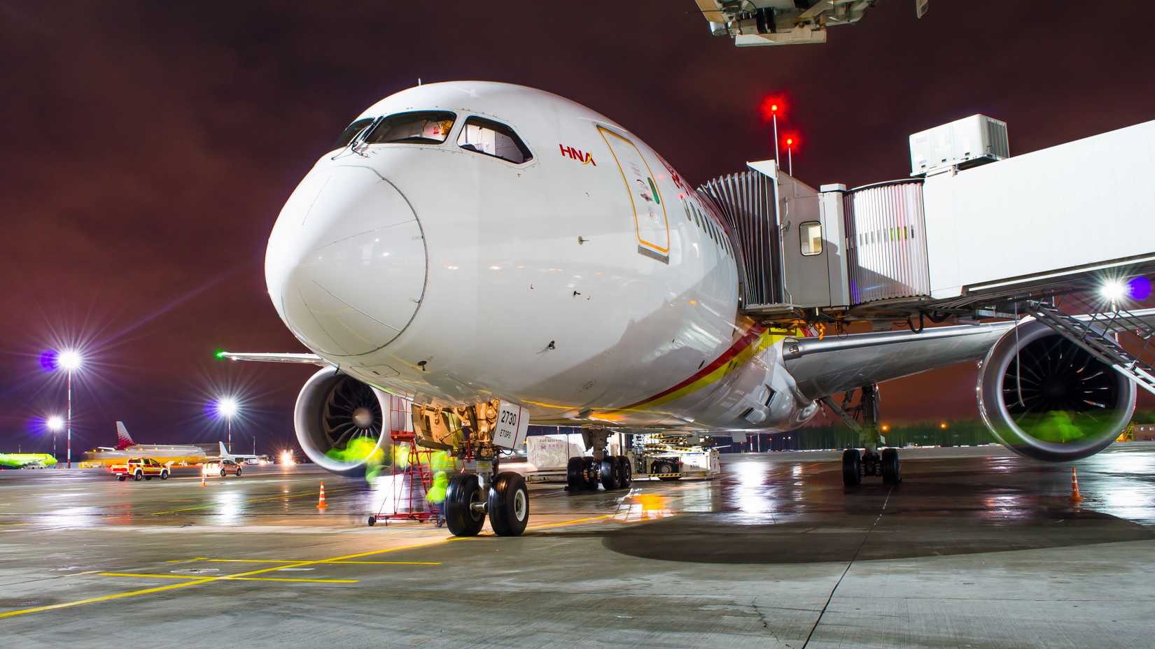 Hainan Airlines Boeing 787 (-8, not the -8 that will operate HAK-LHR) 