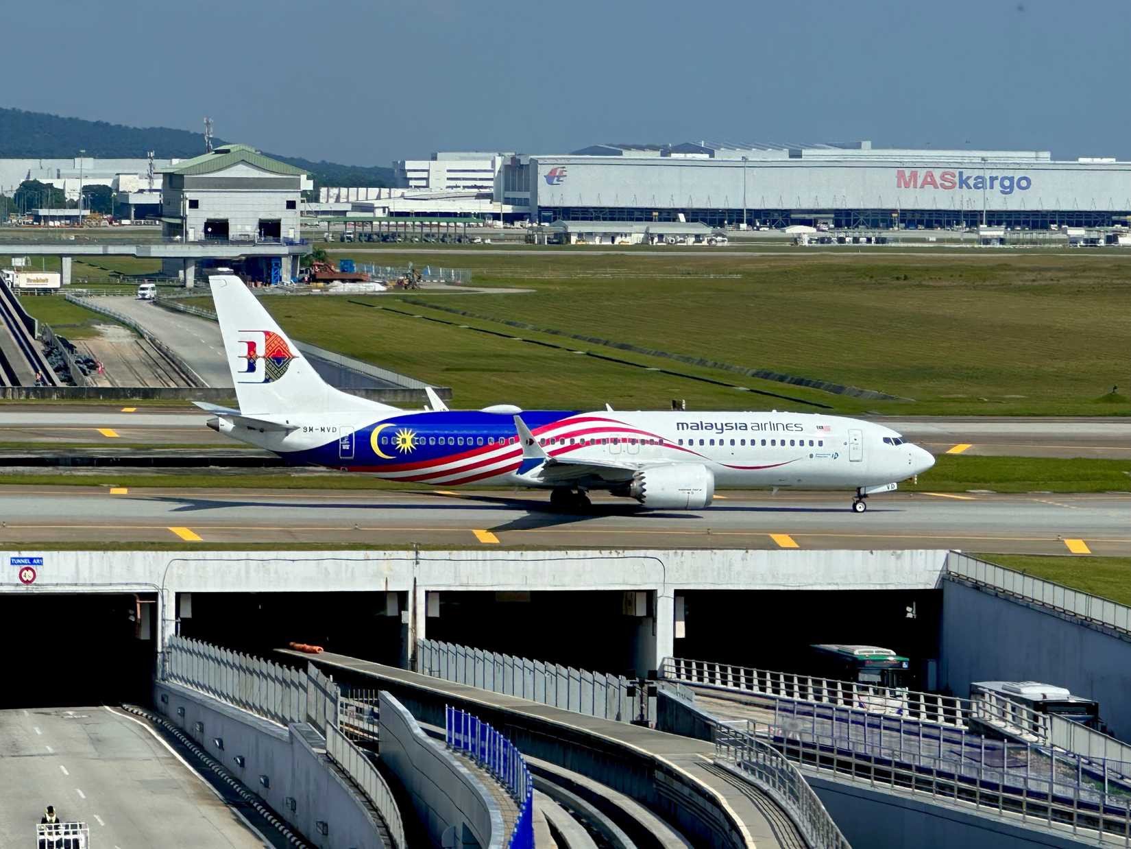 马来西亚航空公司波音737 Max taxiiing在Kul Shutterstock_2500639983