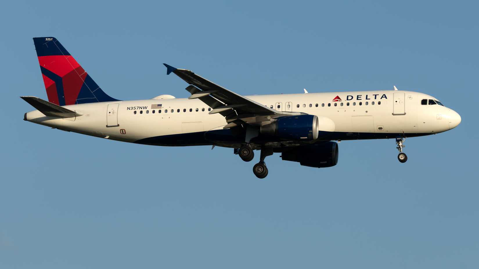 N357NW Delta Air Lines Airbus A320-212 (1) Cropped